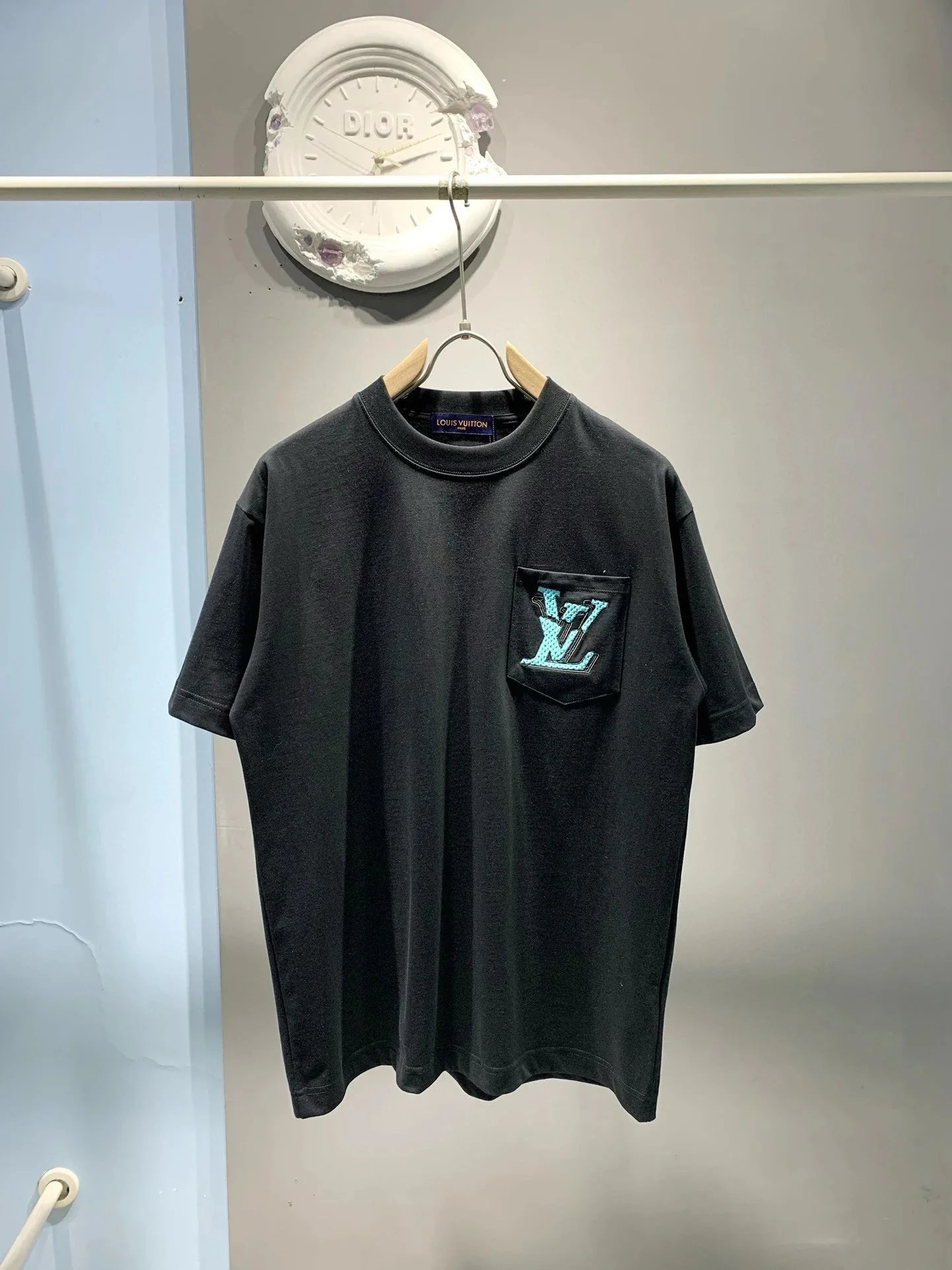 黑色 Black