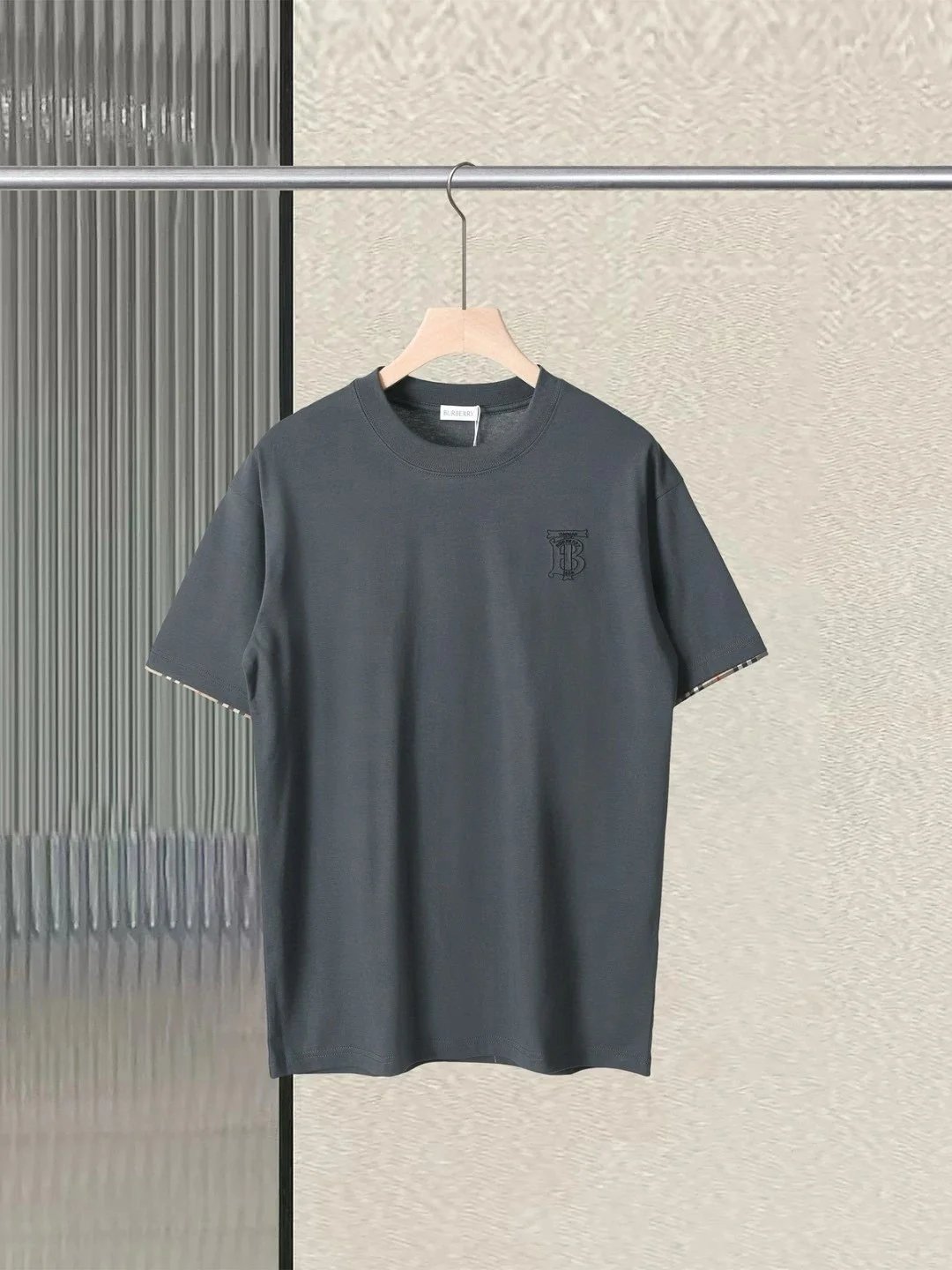 深灰色 dark grey
