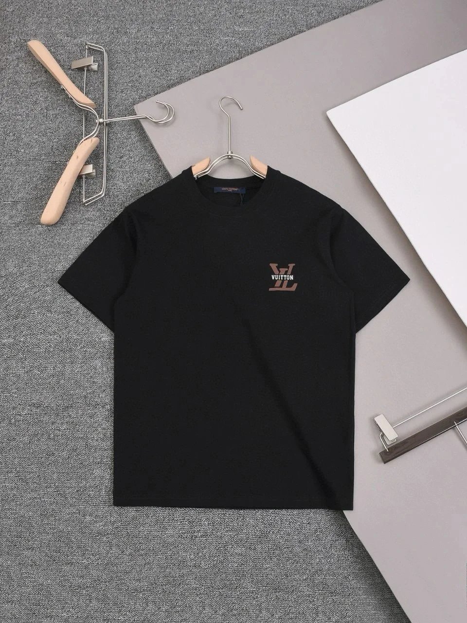 黑色 Black