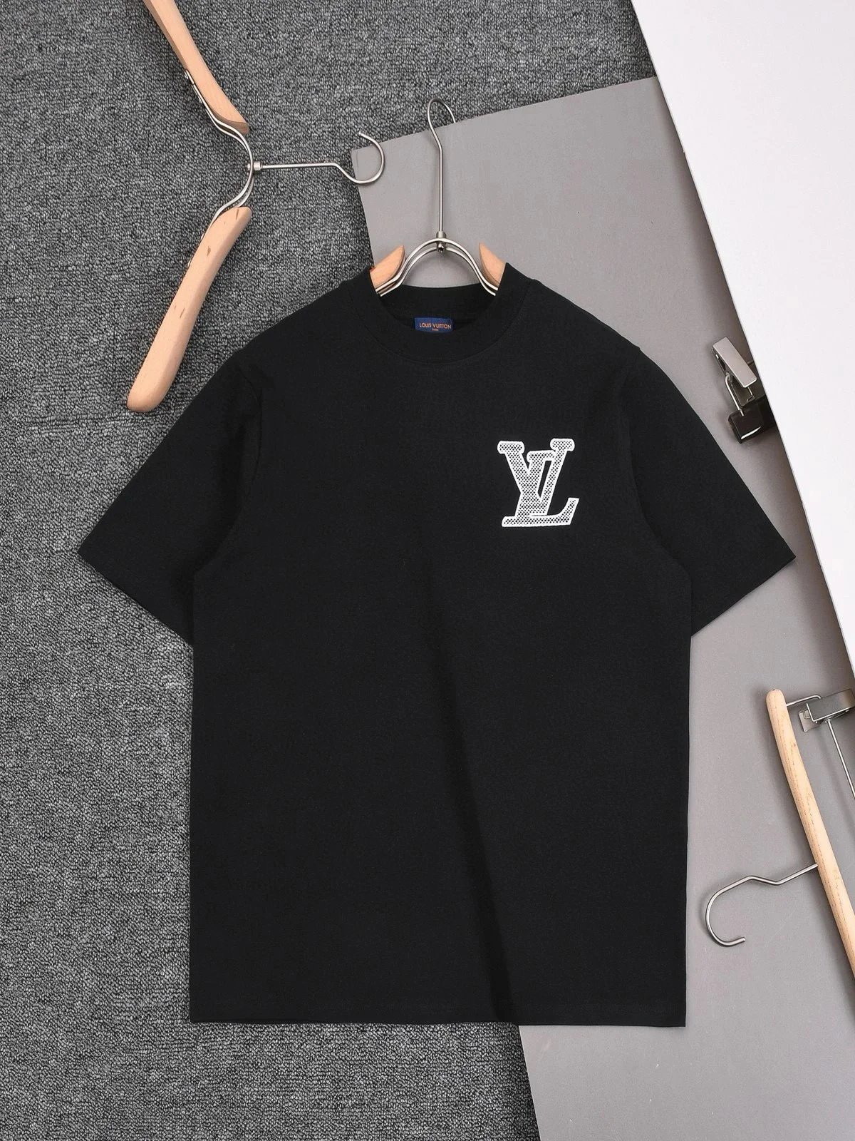 黑色 Black