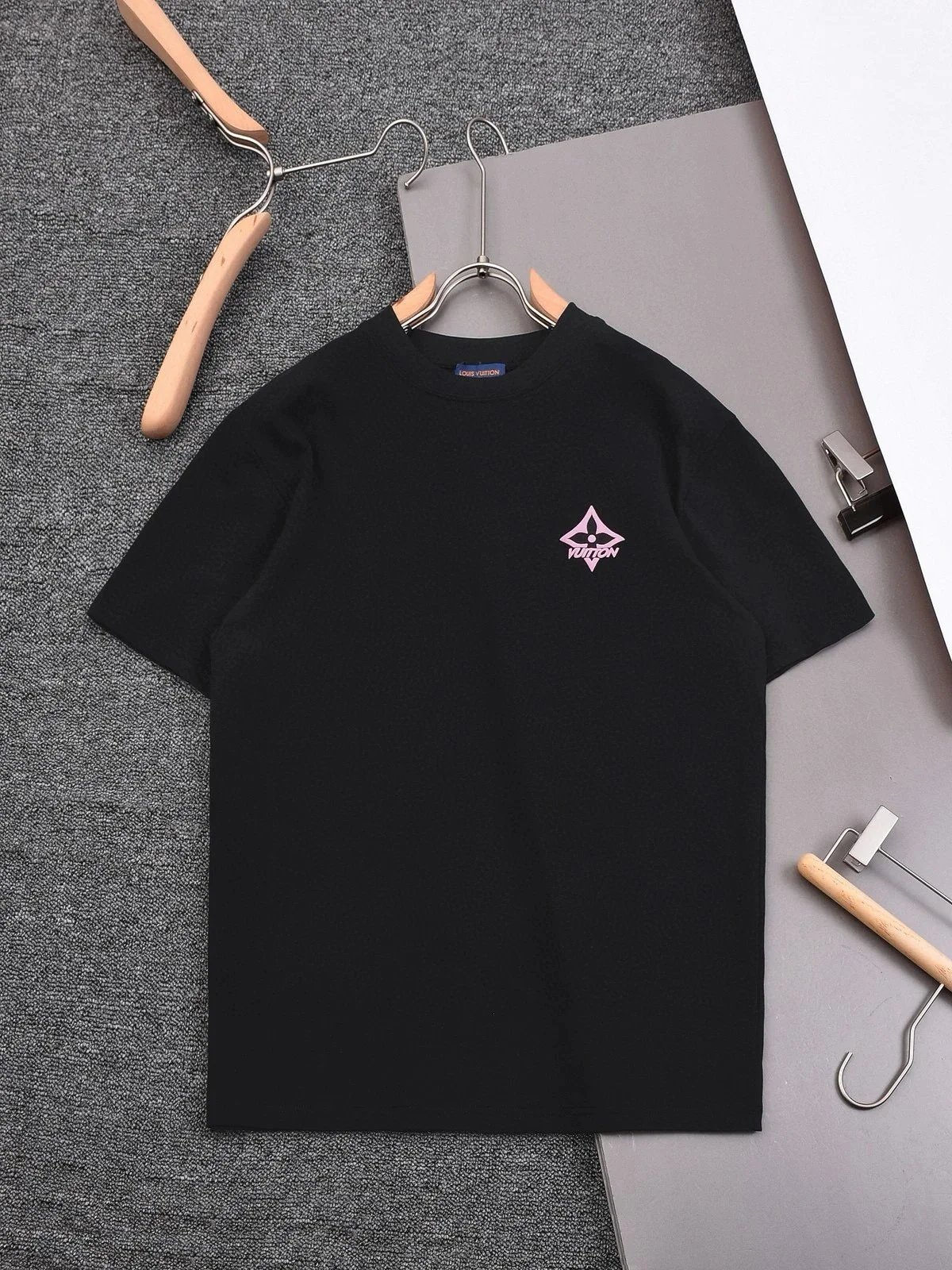 黑色 Black