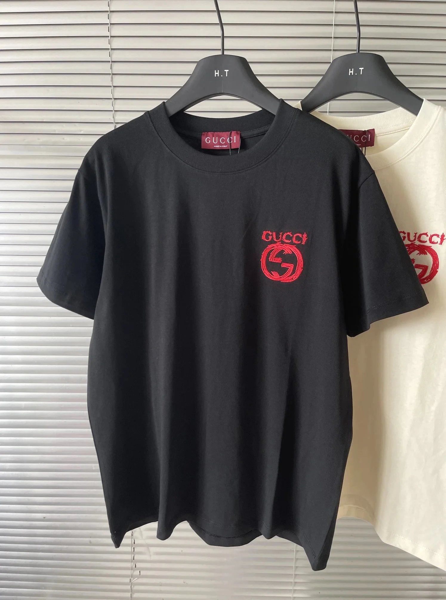 黑色 Black