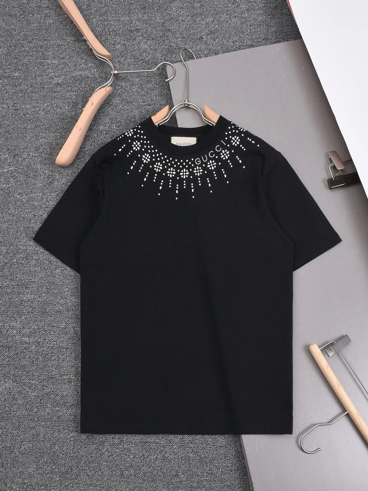 黑色 Black