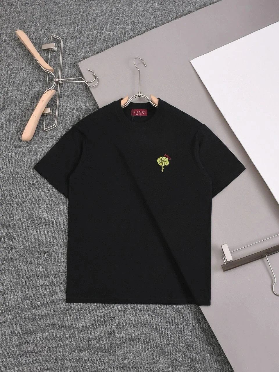 黑色 Black