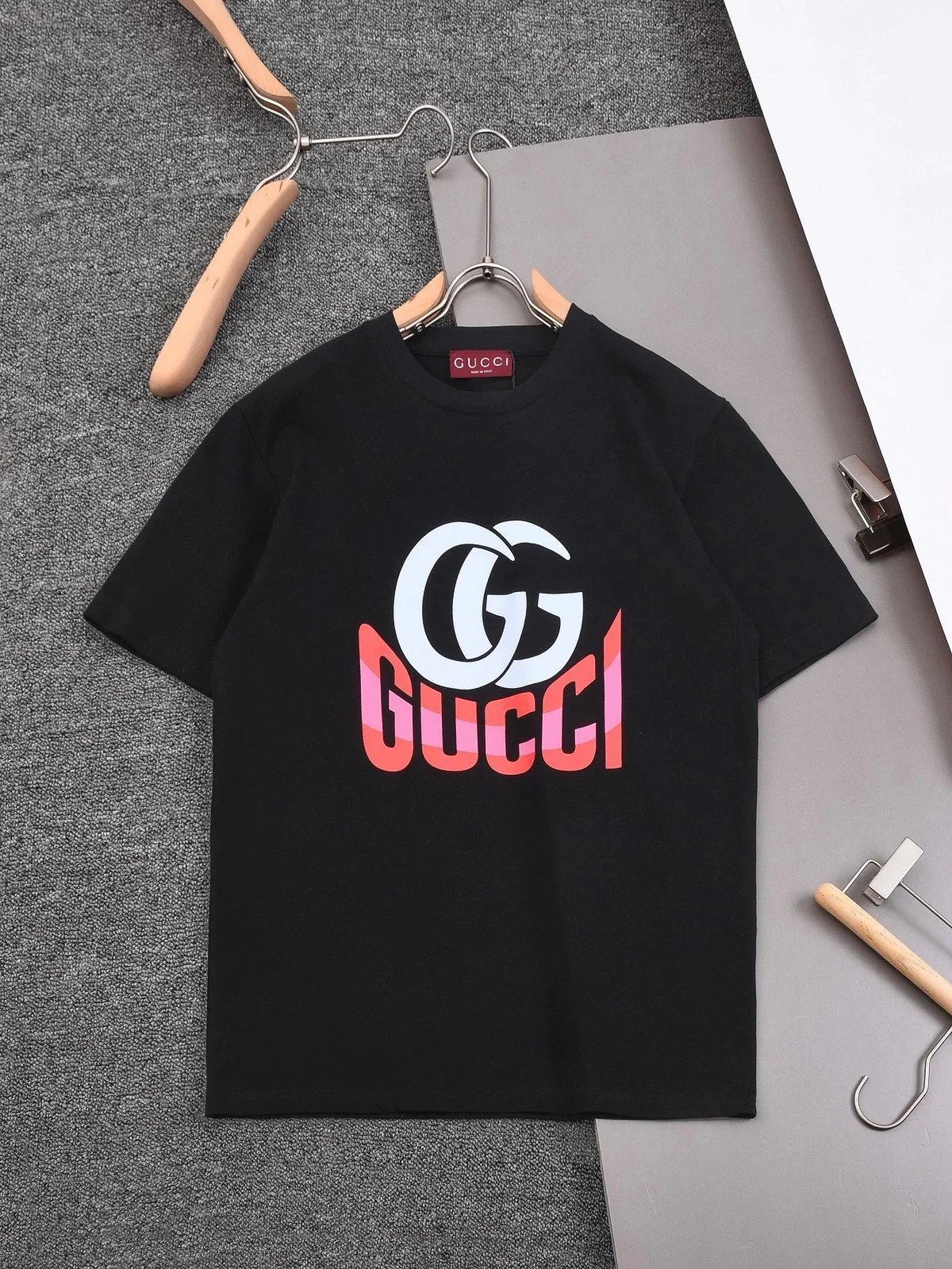 黑色 Black