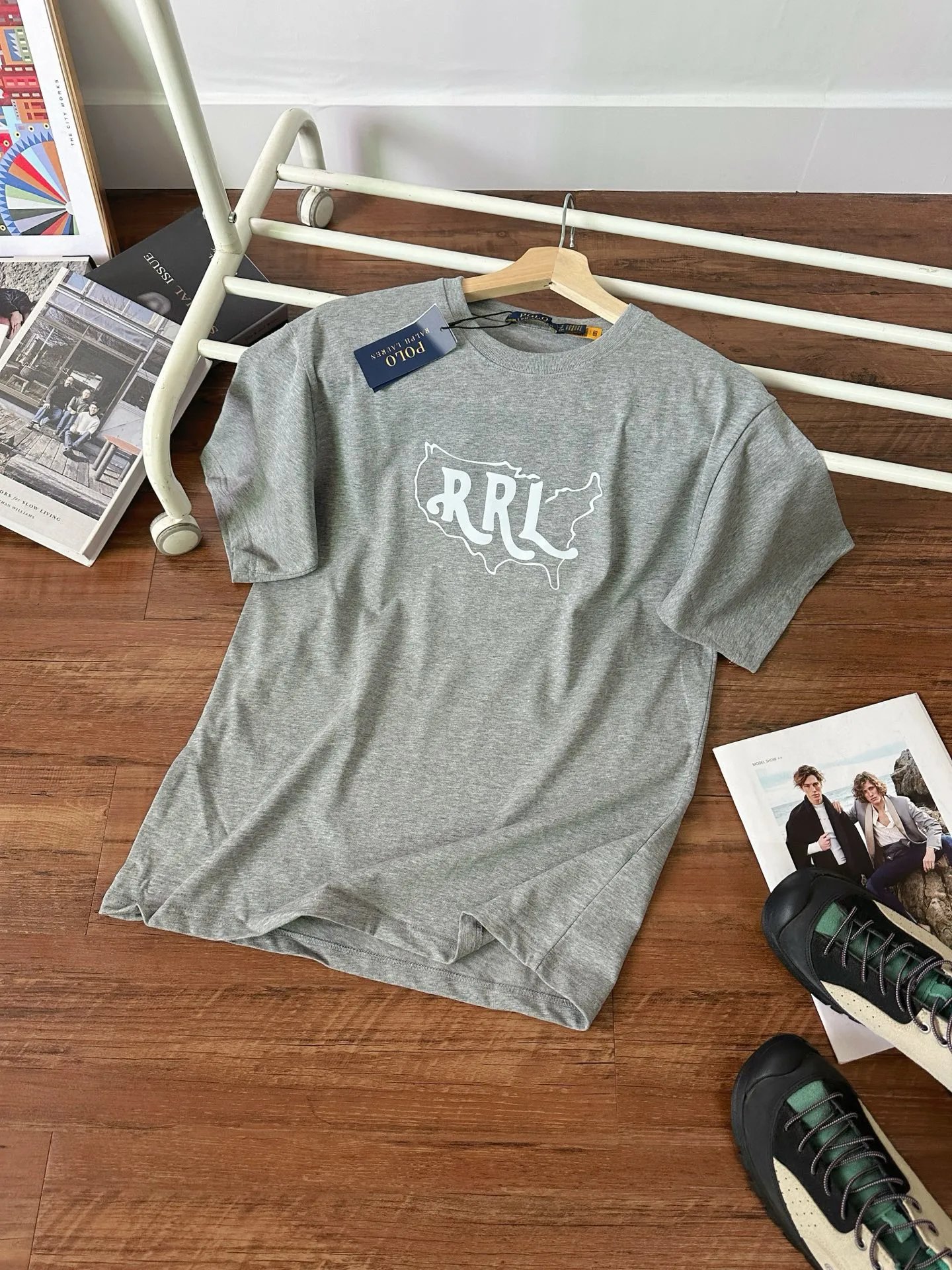 灰色 Grey