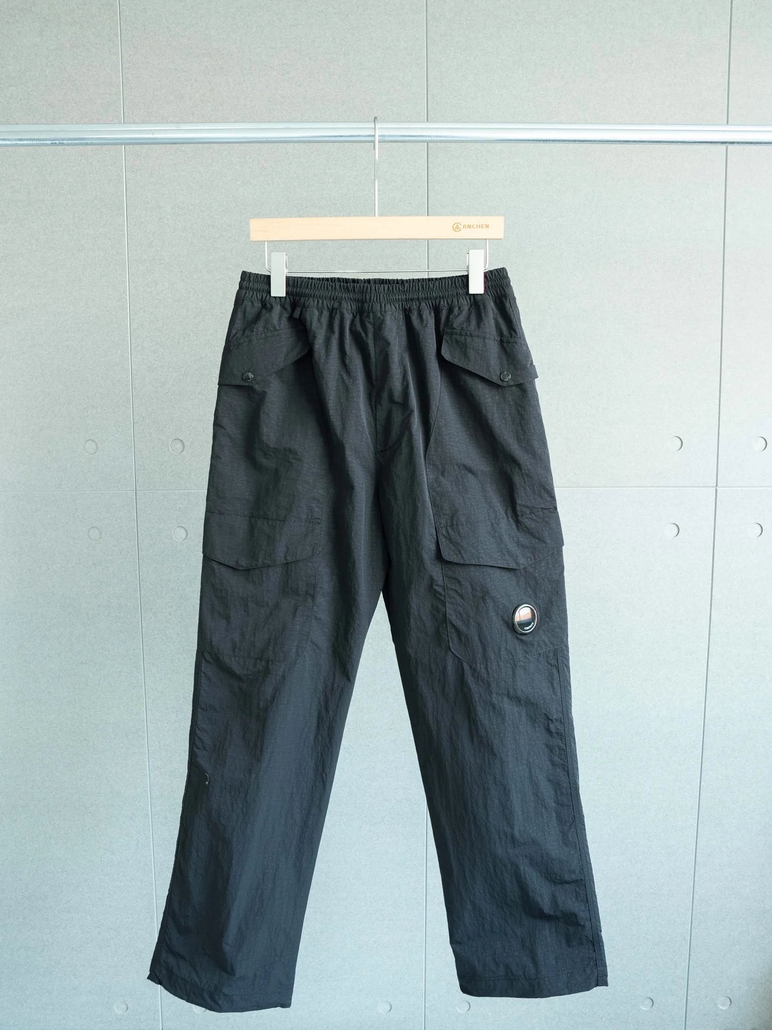 黑色 Black