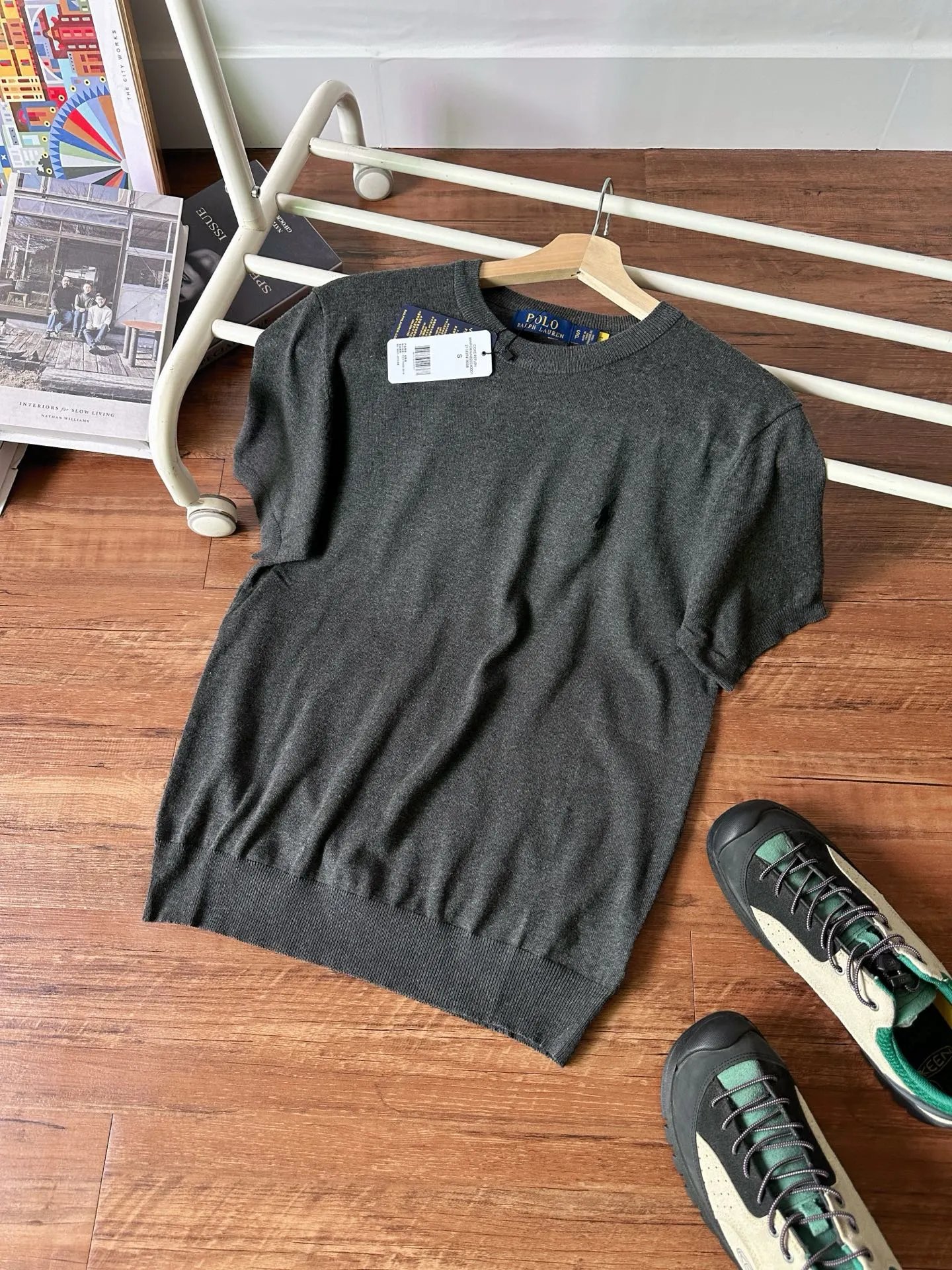 深灰色 dark grey