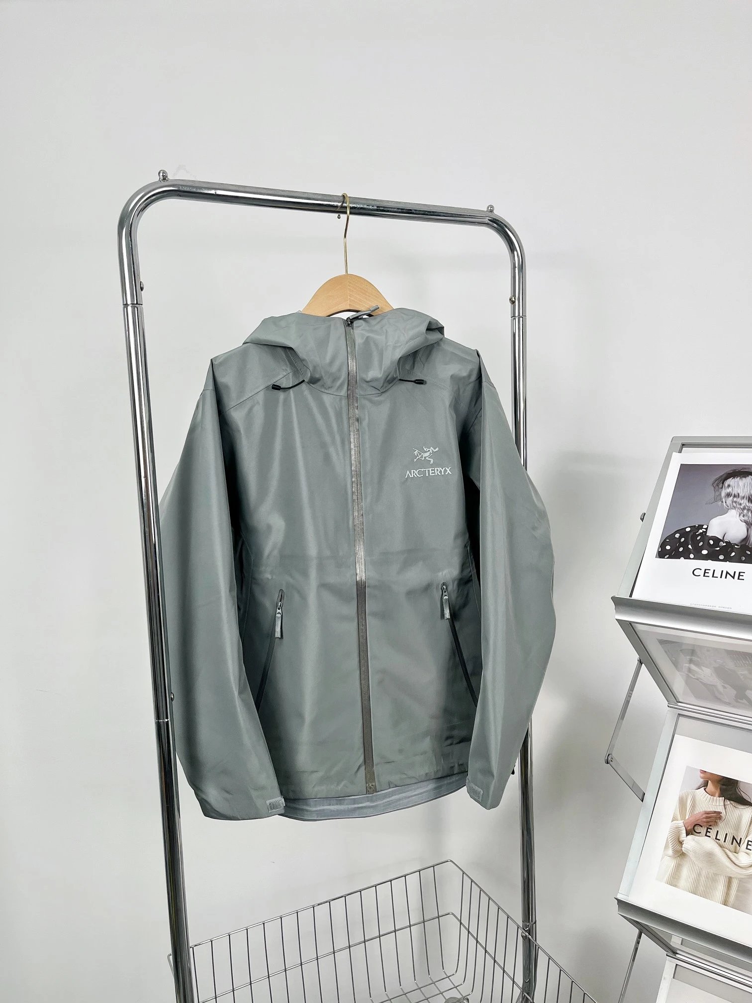 灰色 Grey