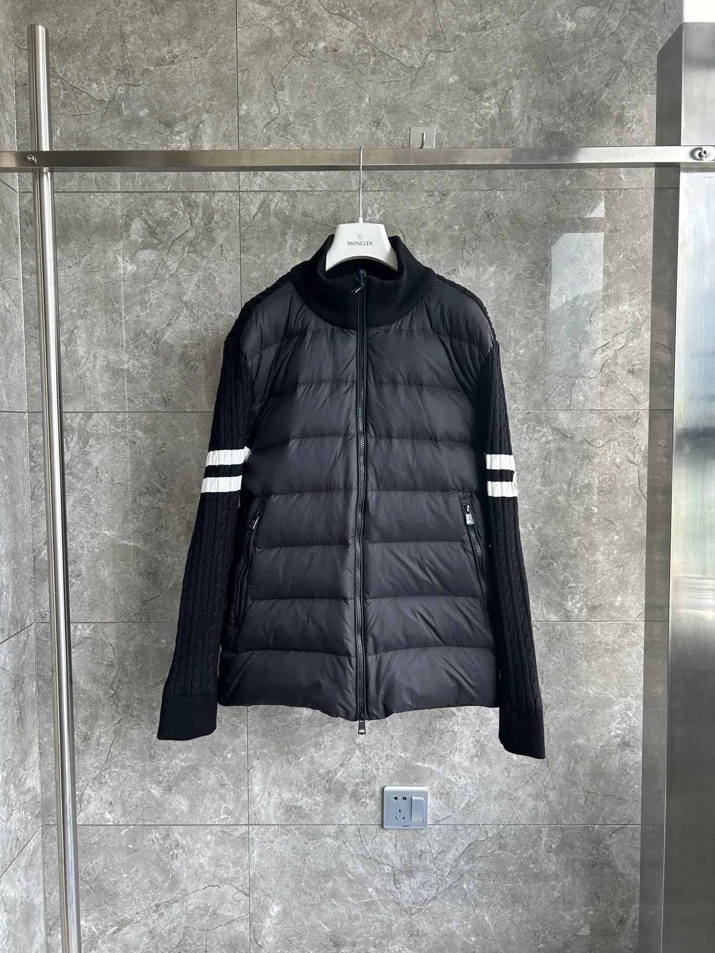 黑色  Black