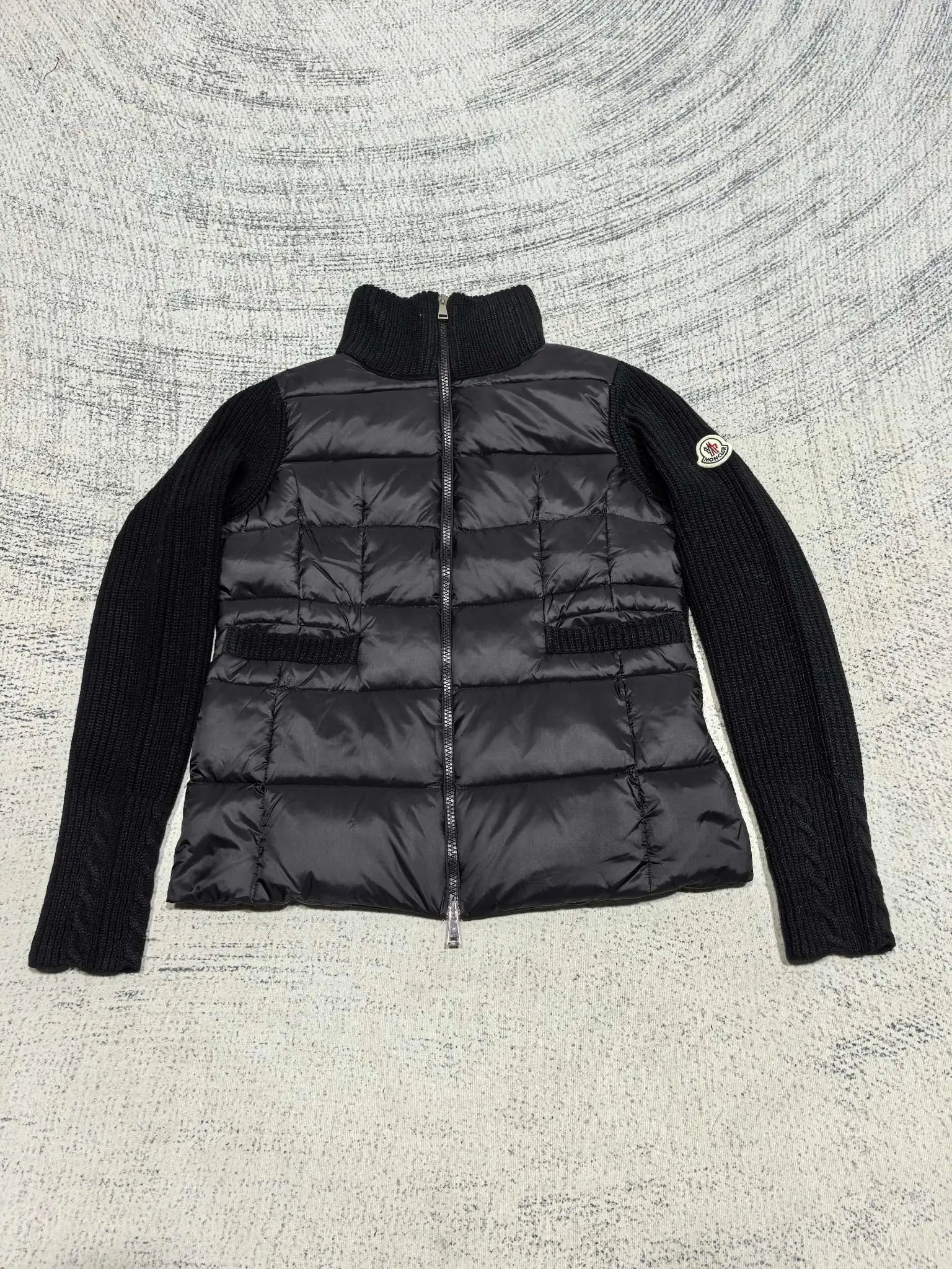黑色  Black