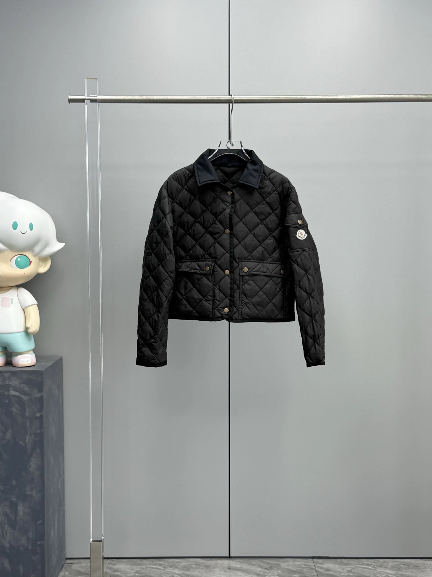 黑色  Black