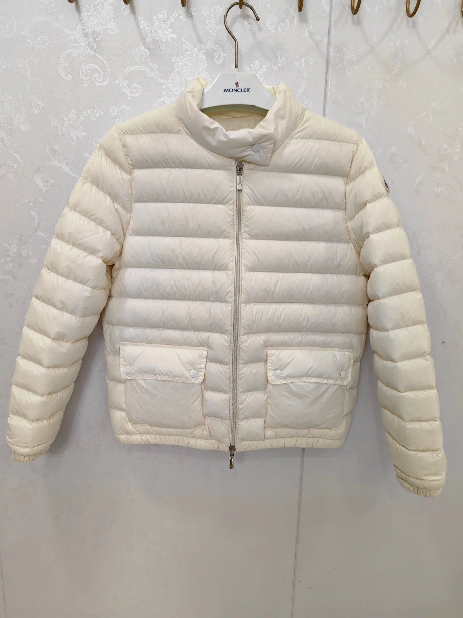 白色White