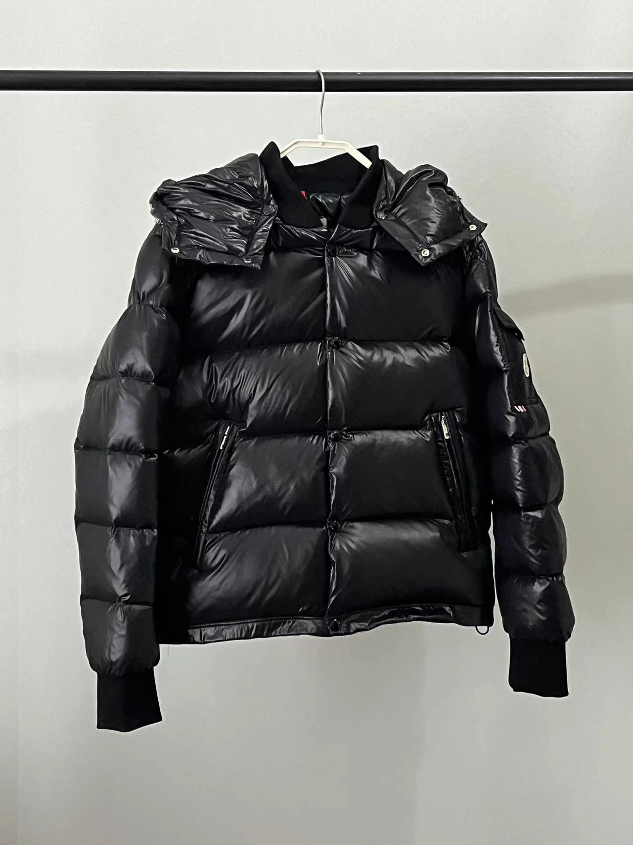 黑色 Black