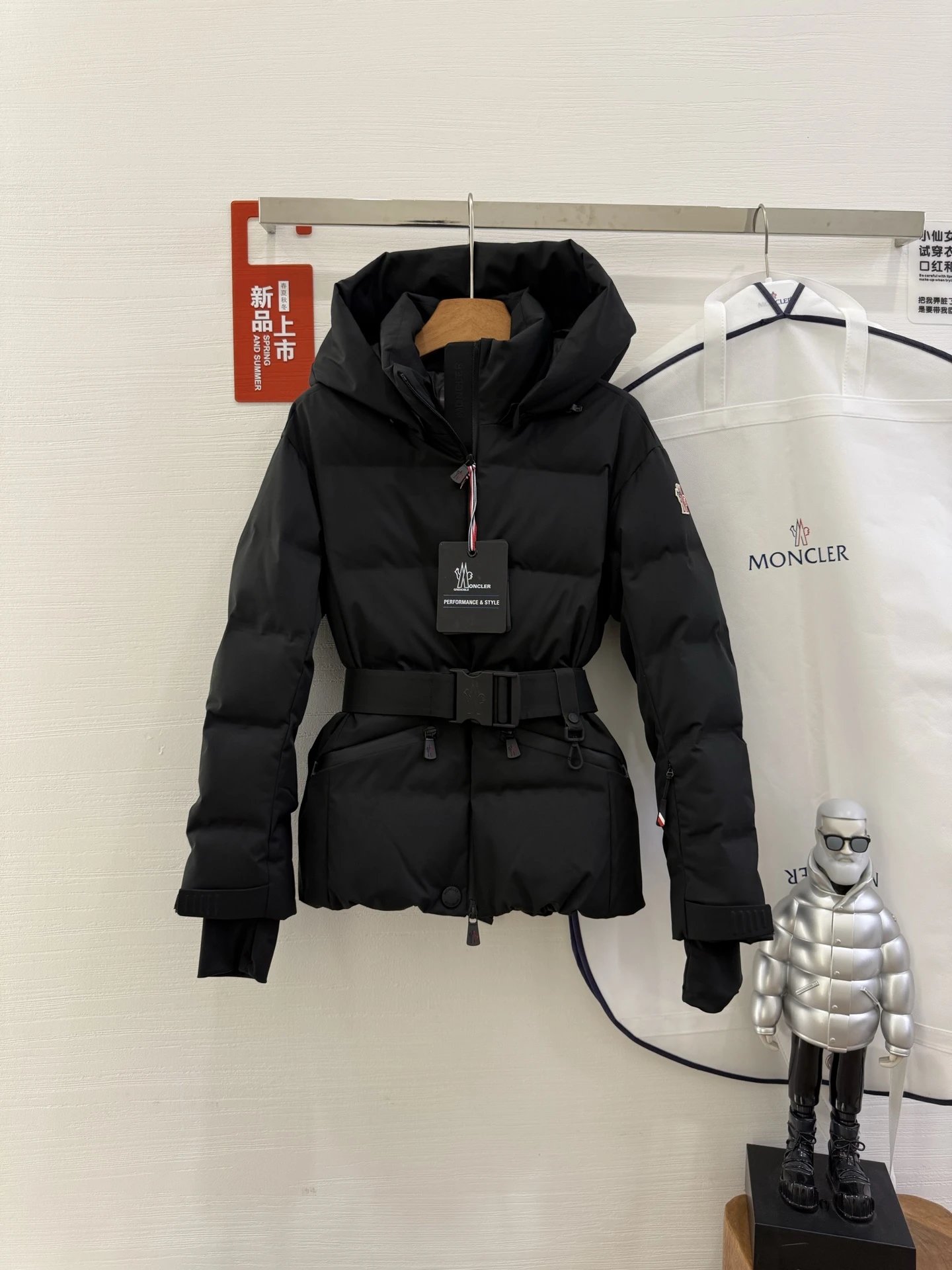 黑色  Black