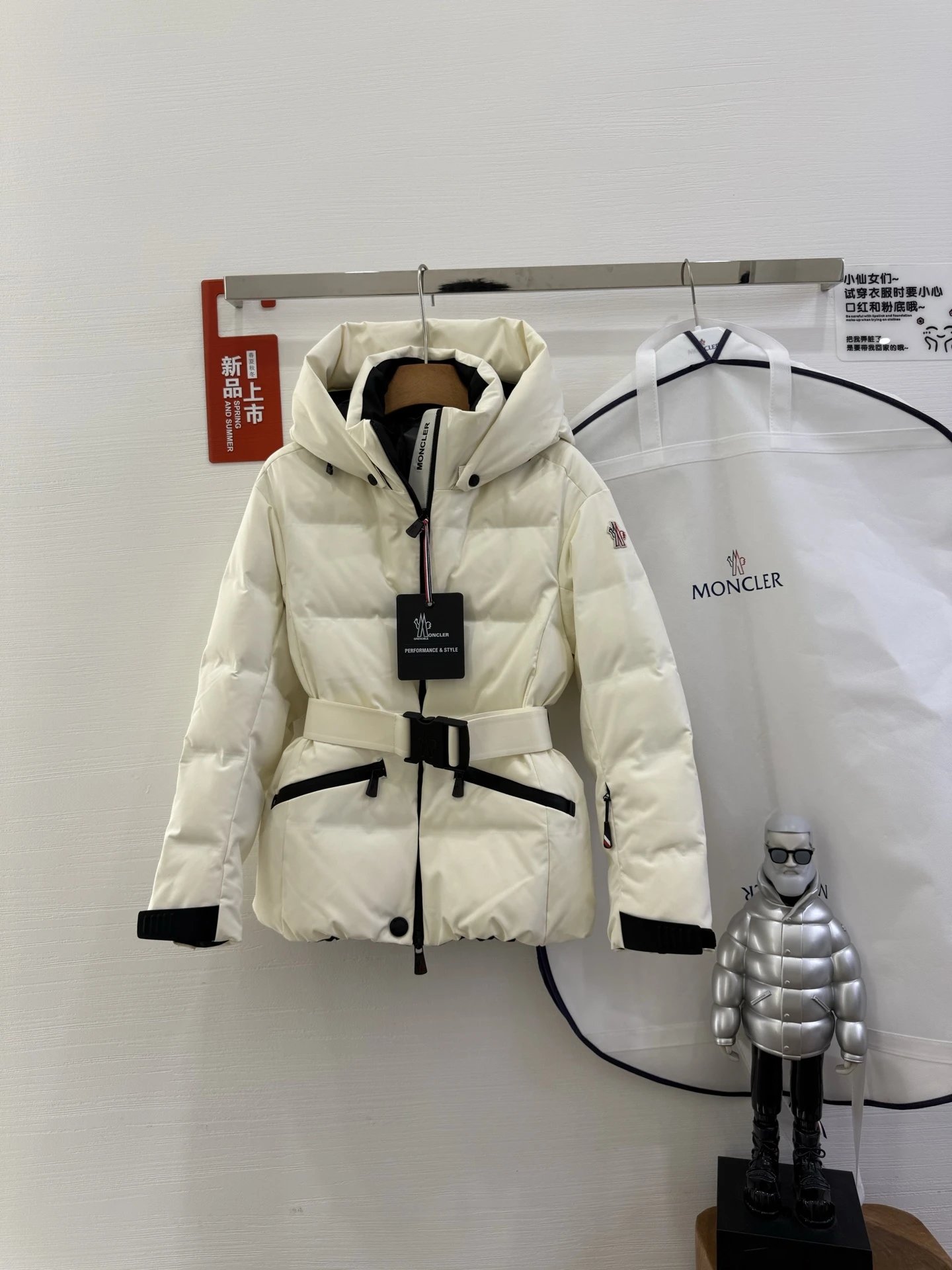 米白色Off-white