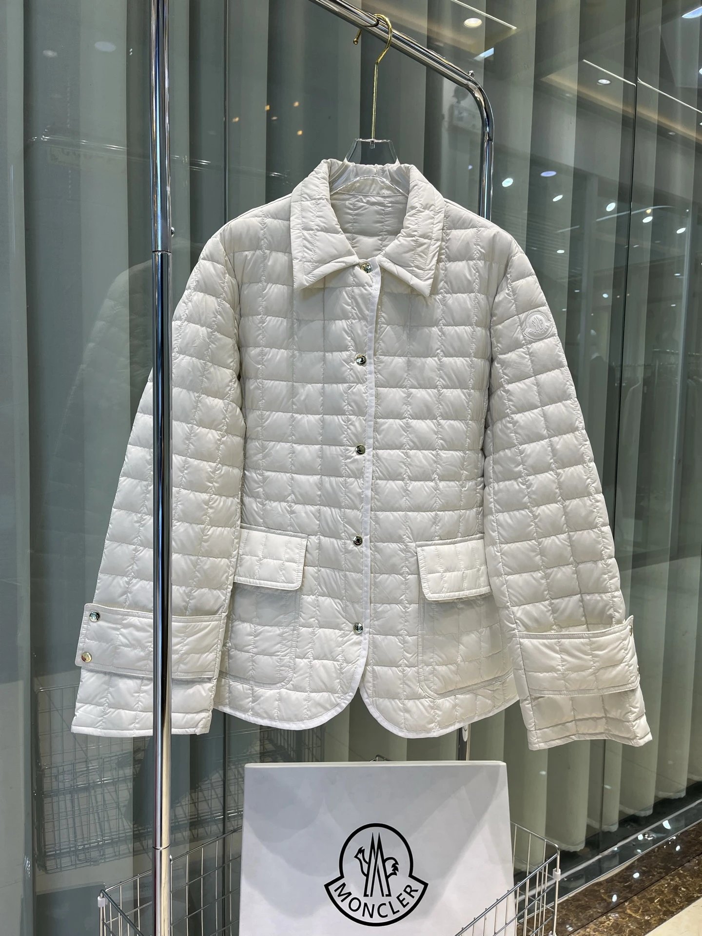 白色White