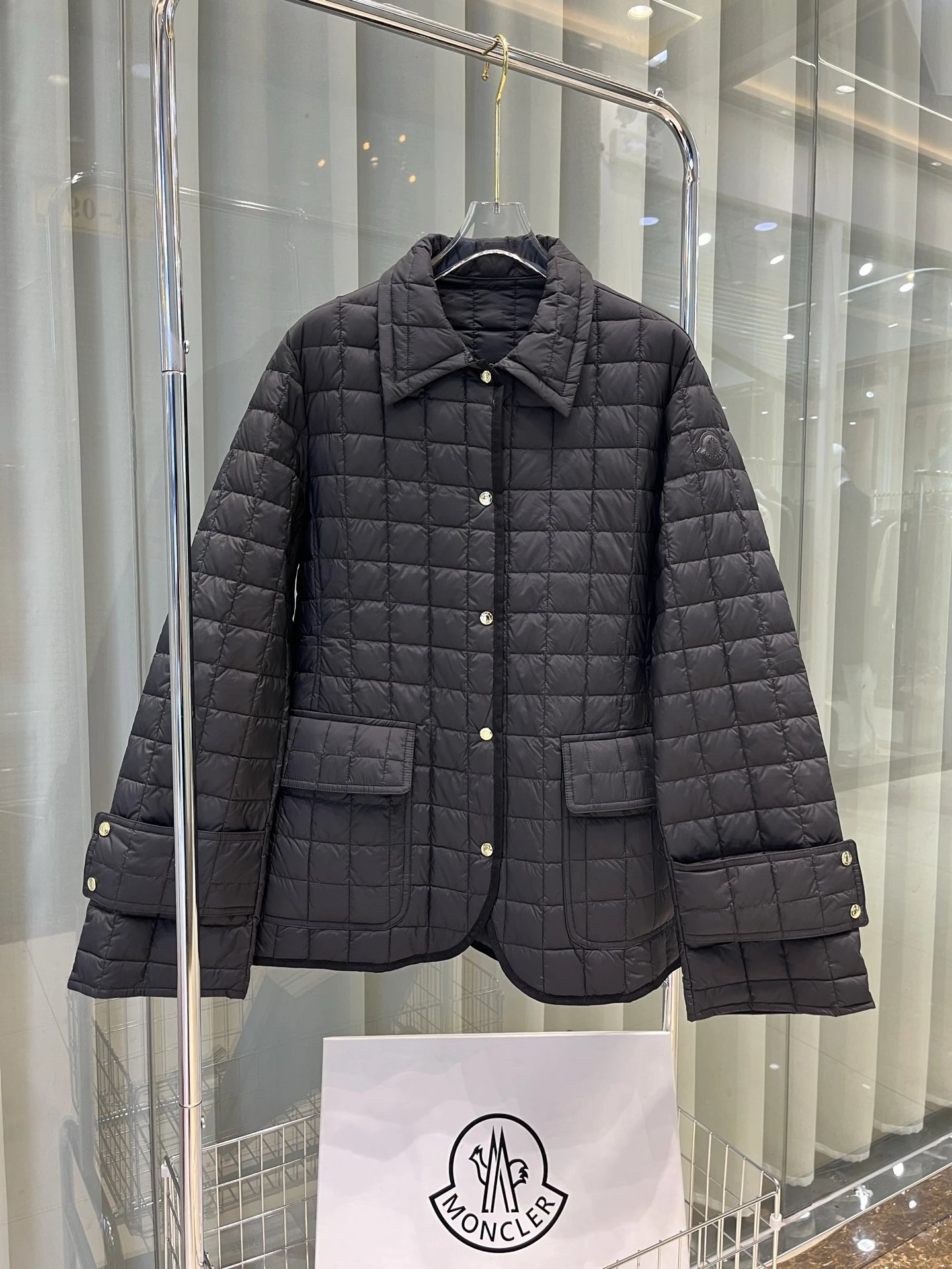 黑色  Black