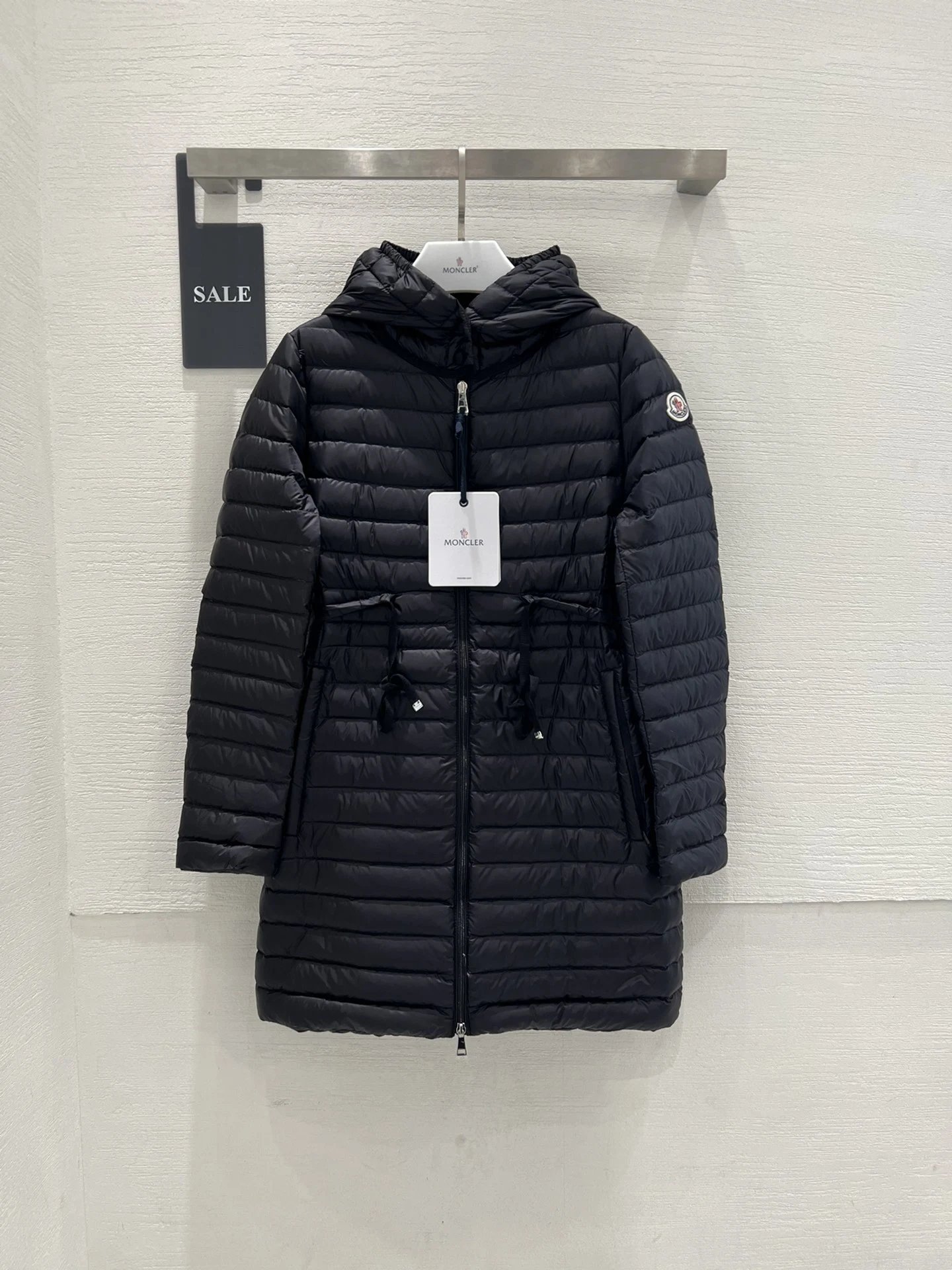 黑色  Black