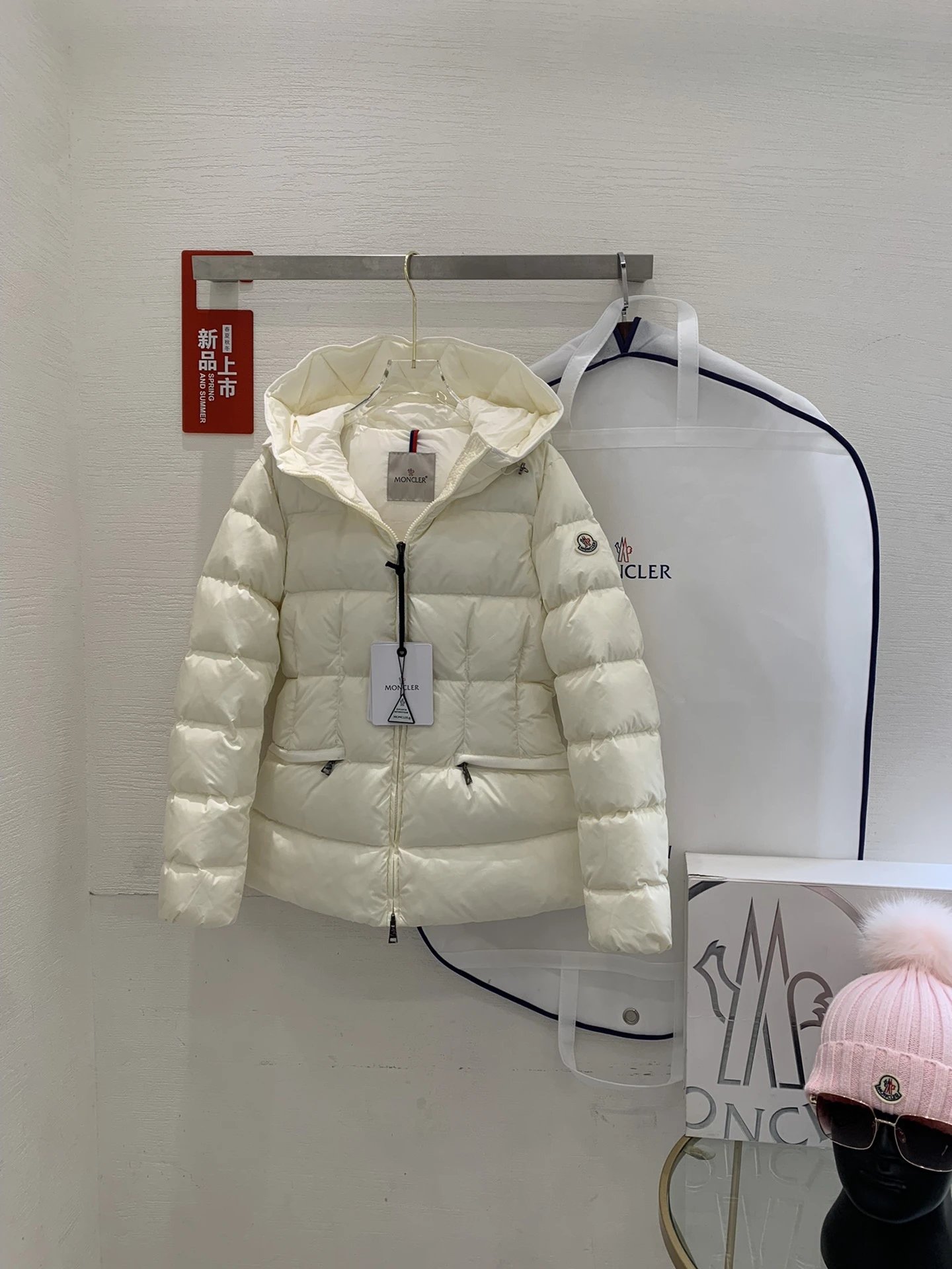 白色White