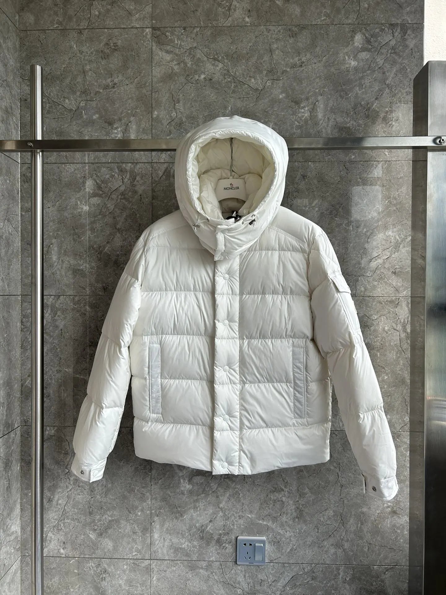 白色White