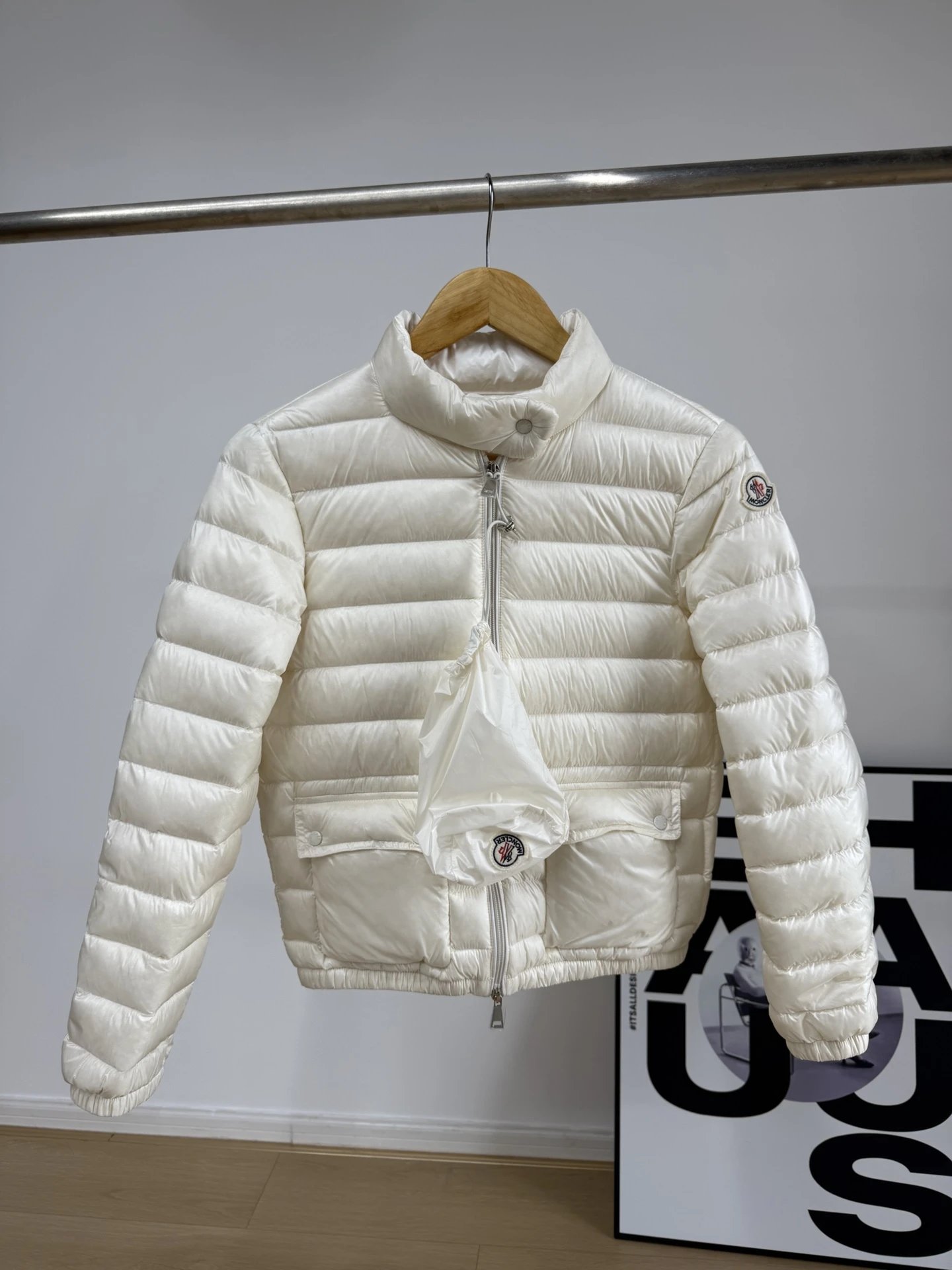 米白色Off-white