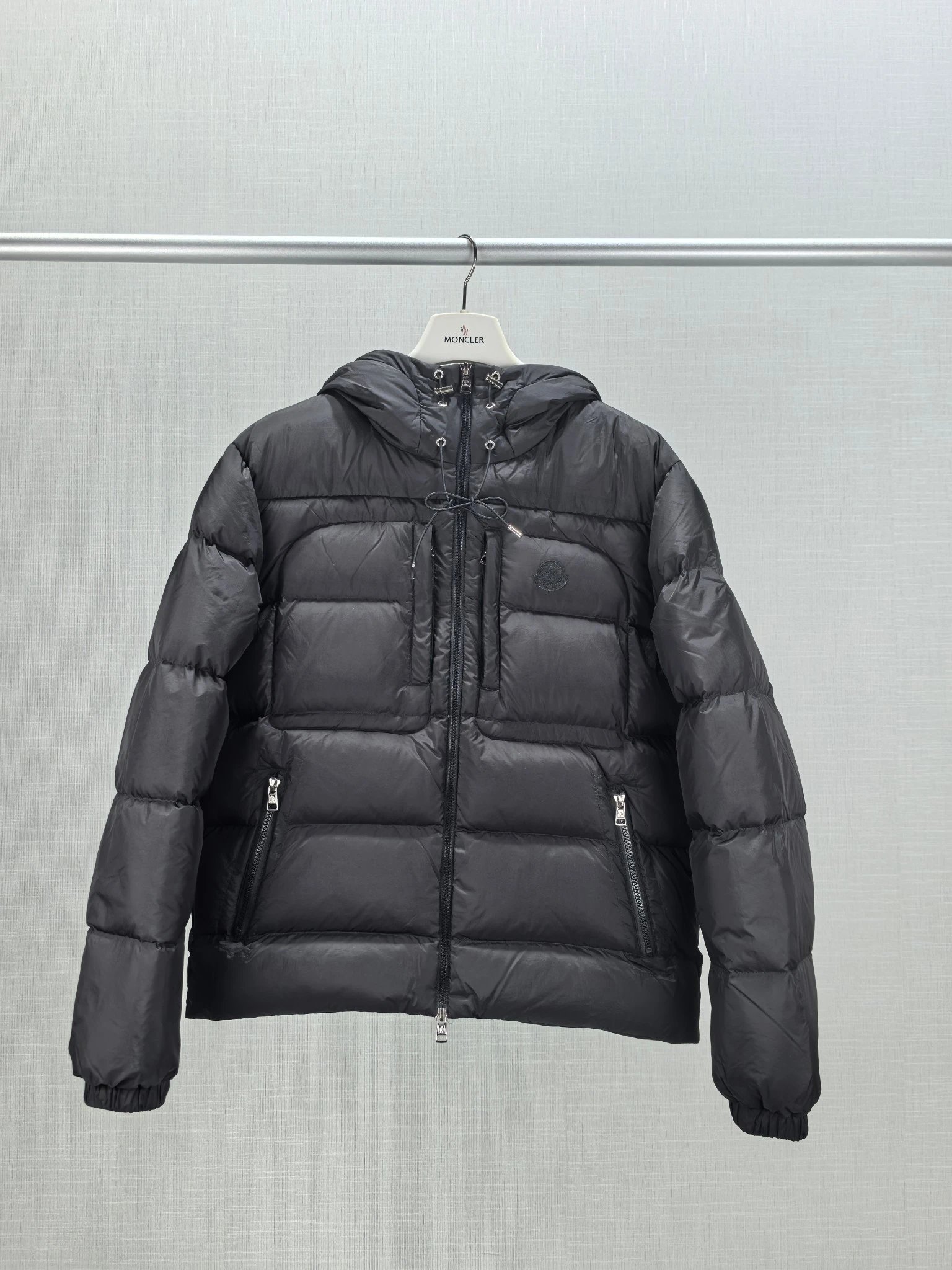 黑色  Black