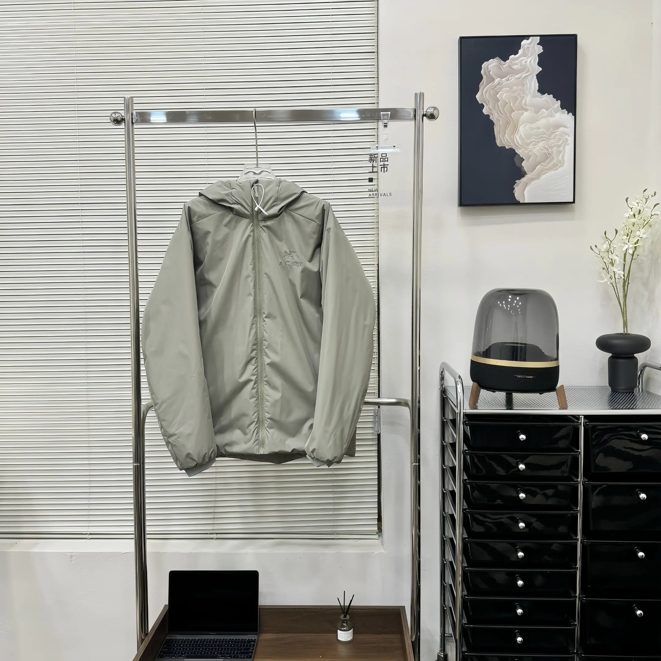 灰绿色  Gray green