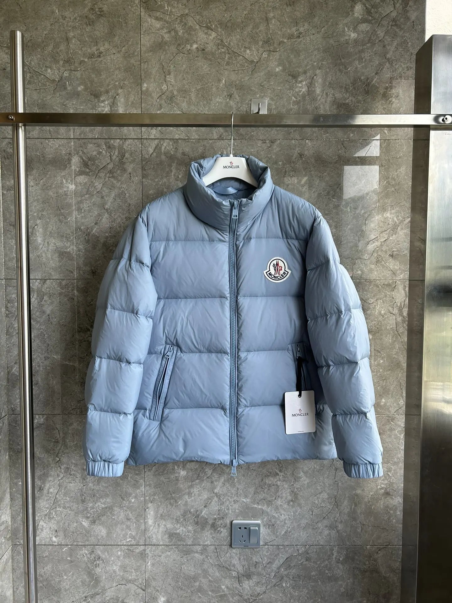 浅蓝色light blue