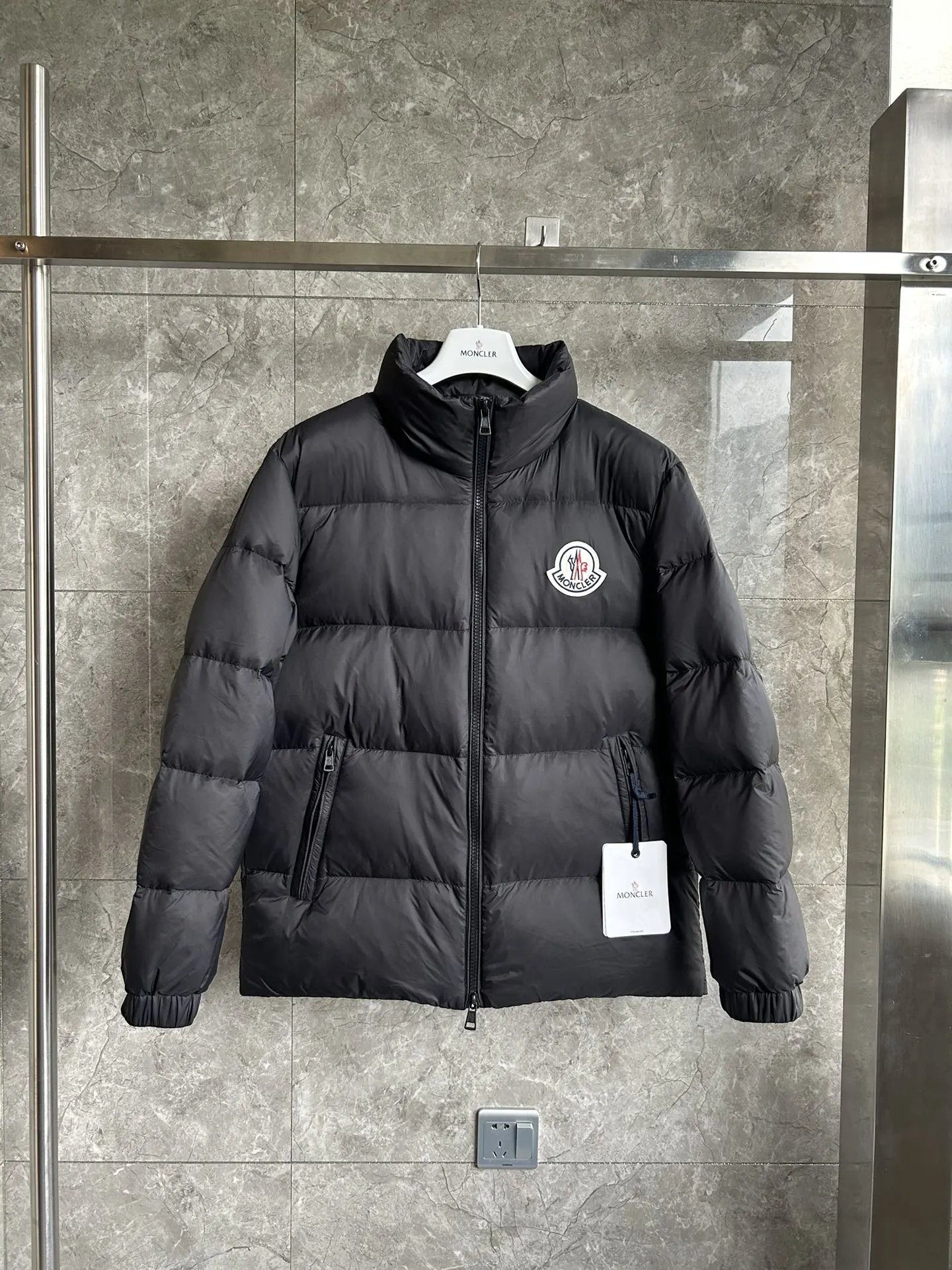 黑色  Black
