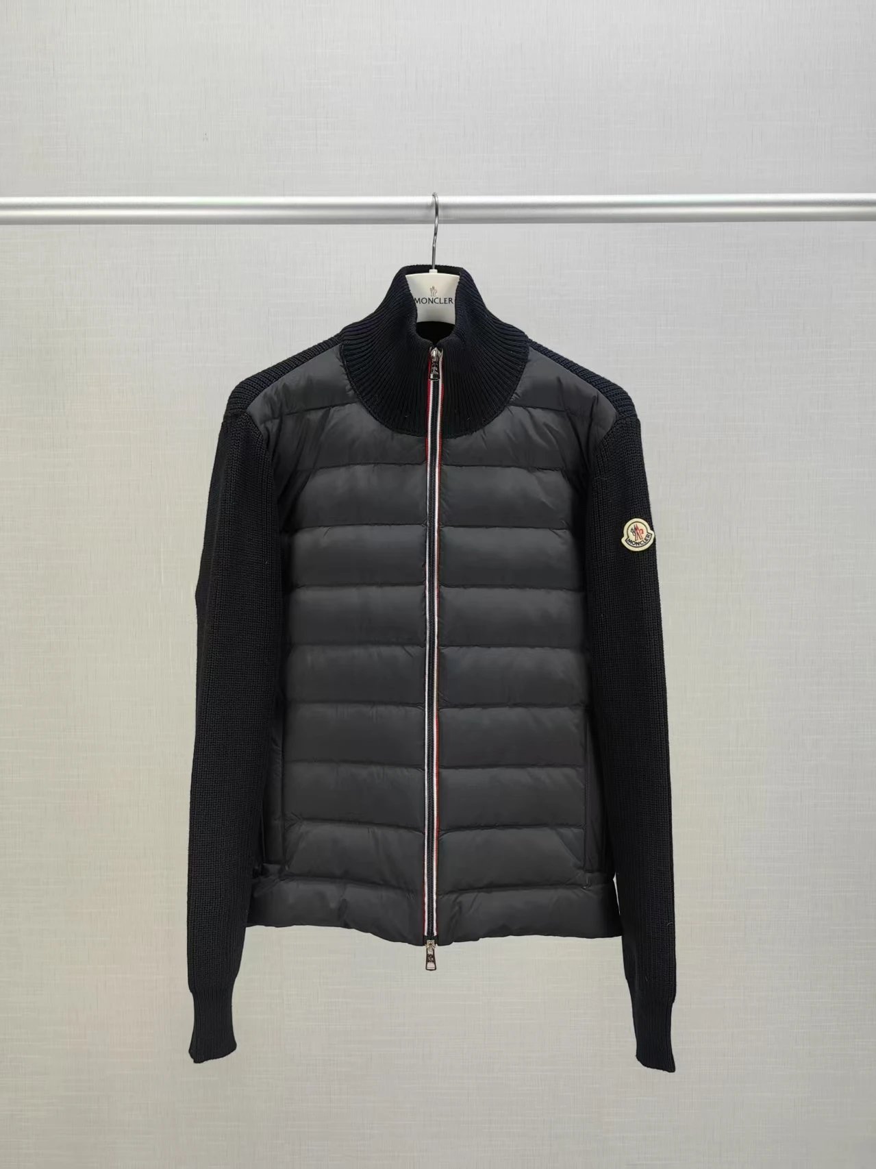 黑色  Black