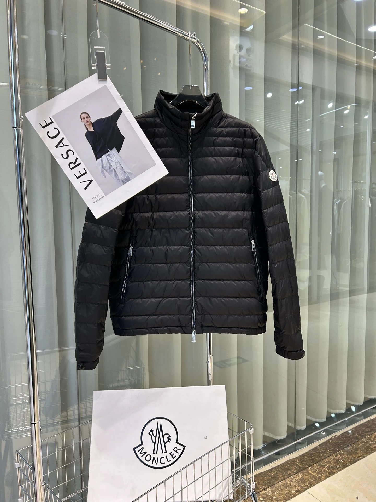 黑色  Black