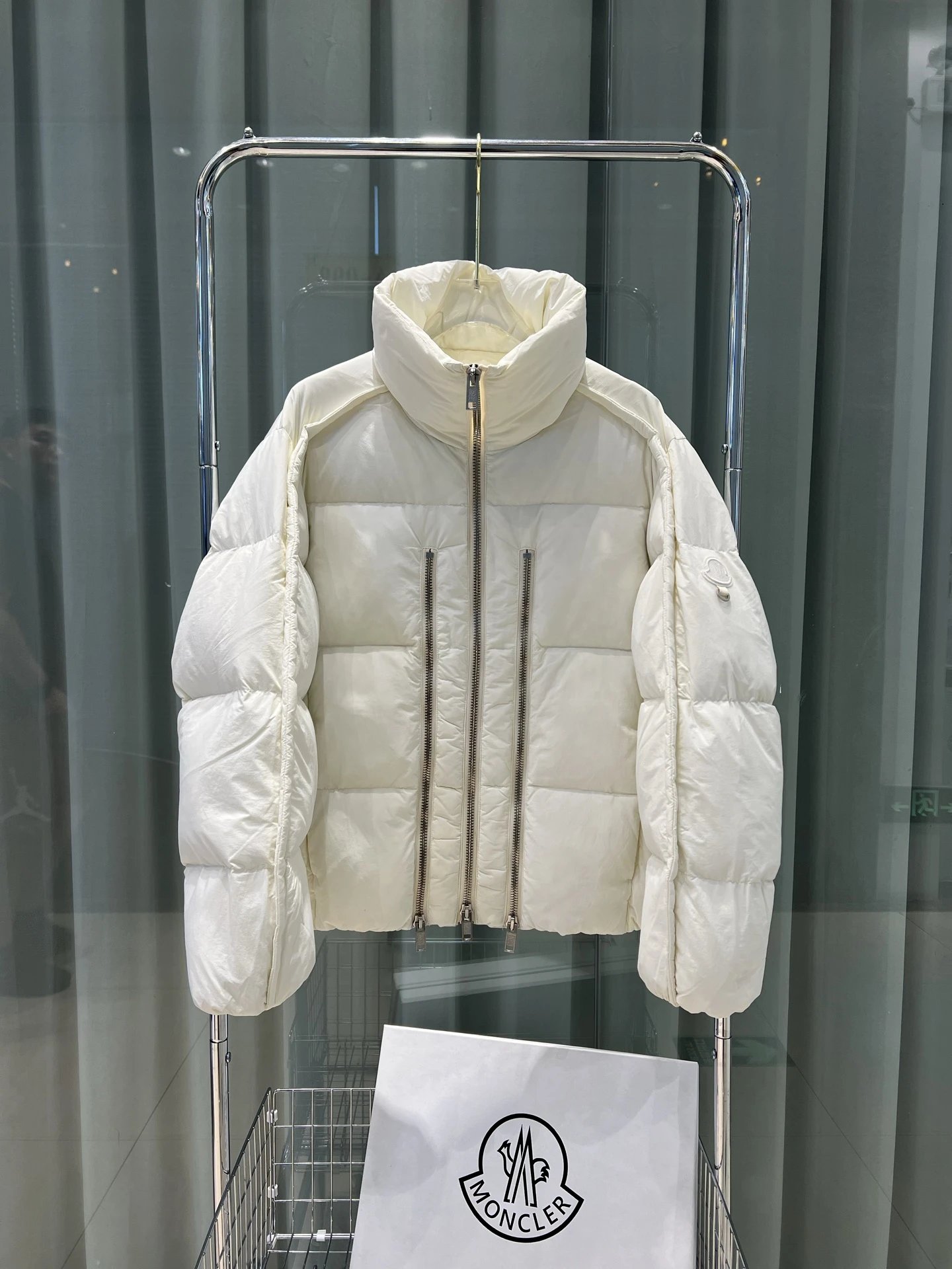 白色White
