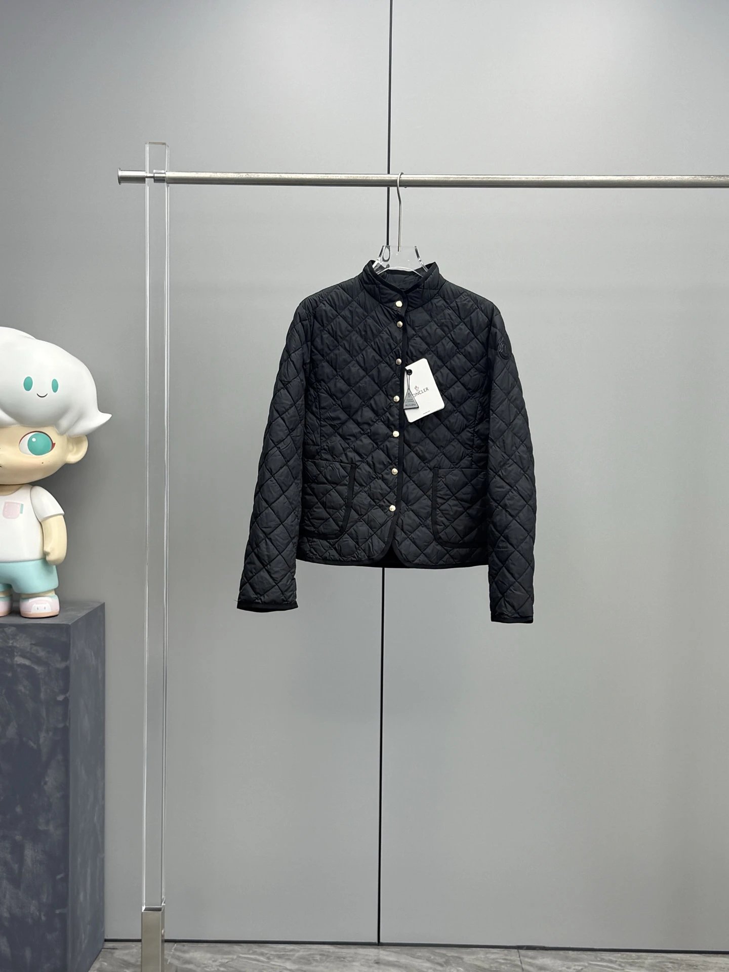 黑色  Black