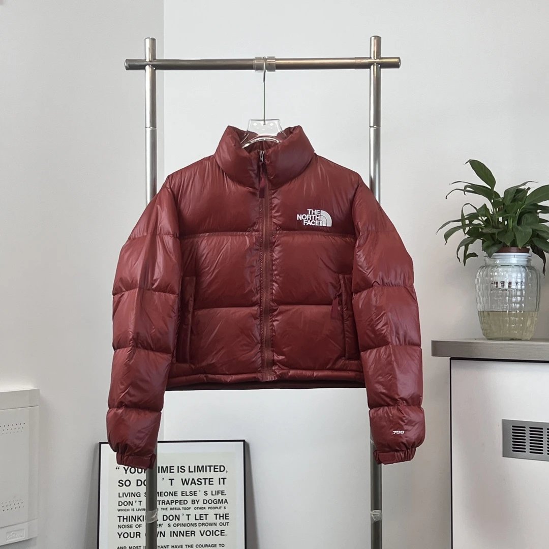 酒红色 wine red