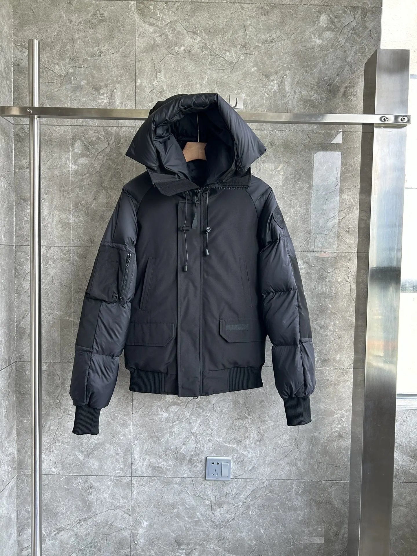 黑色 Black