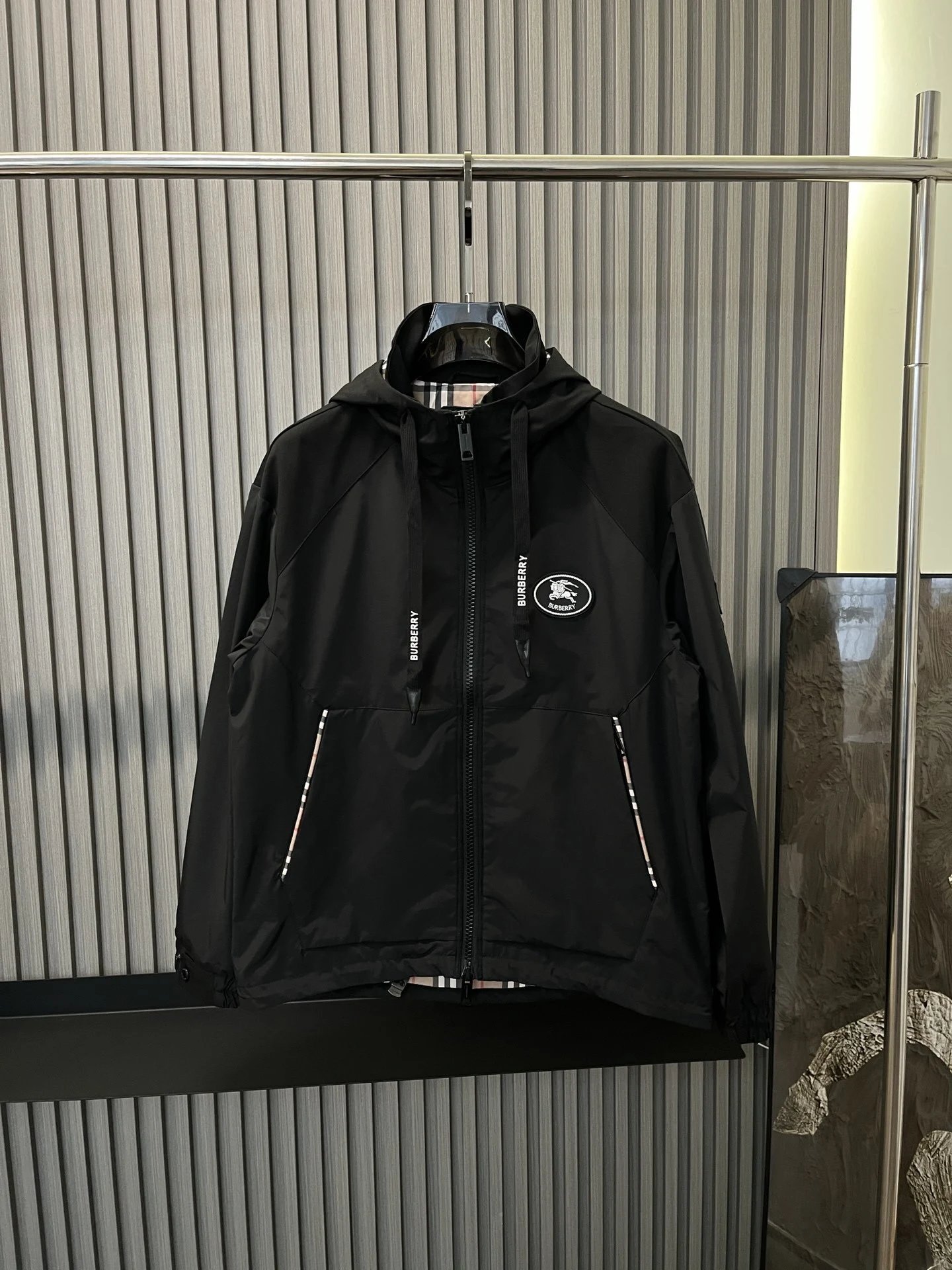 黑色 Black