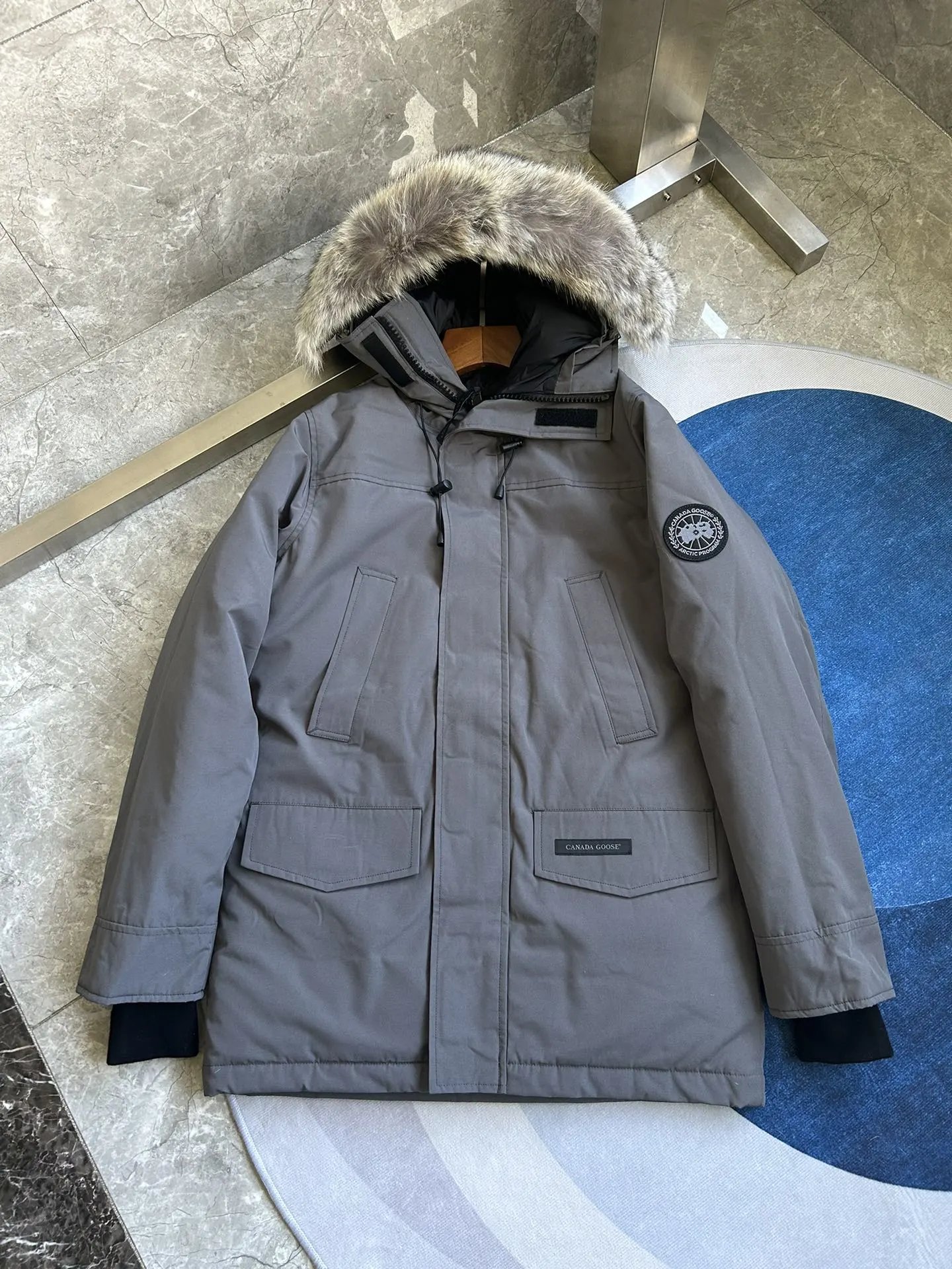 灰黑 Gray and Black