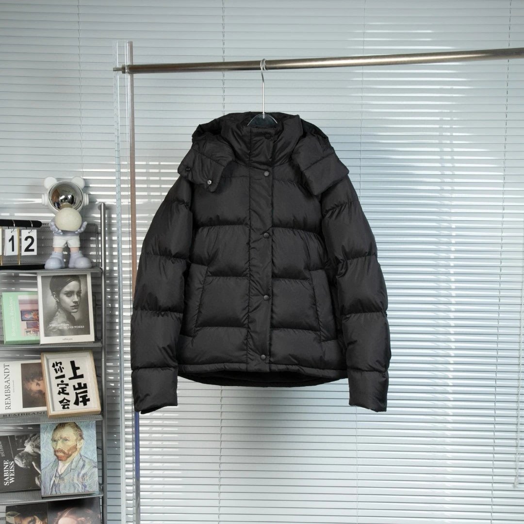 黑色  Black