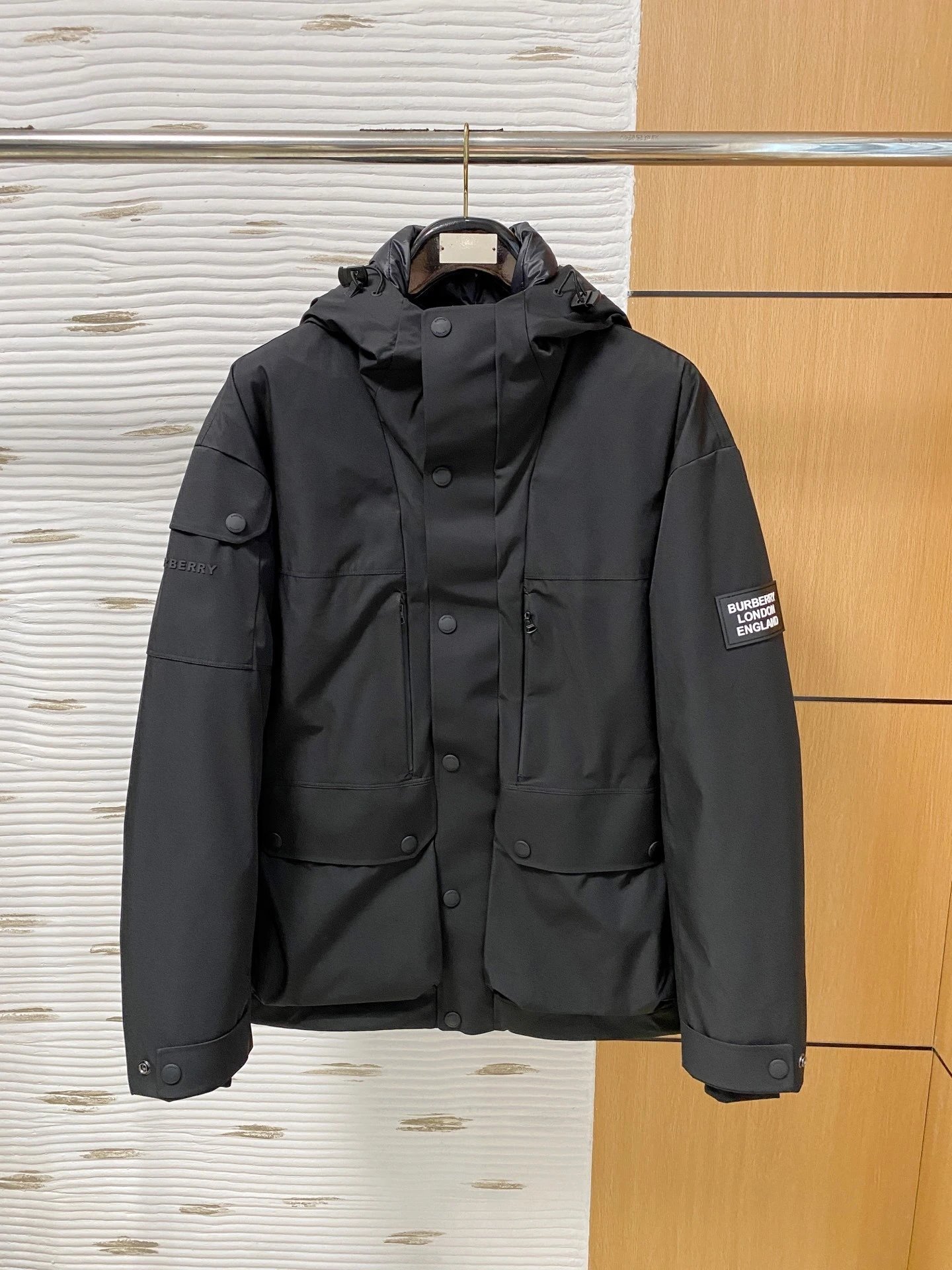 黑色  Black