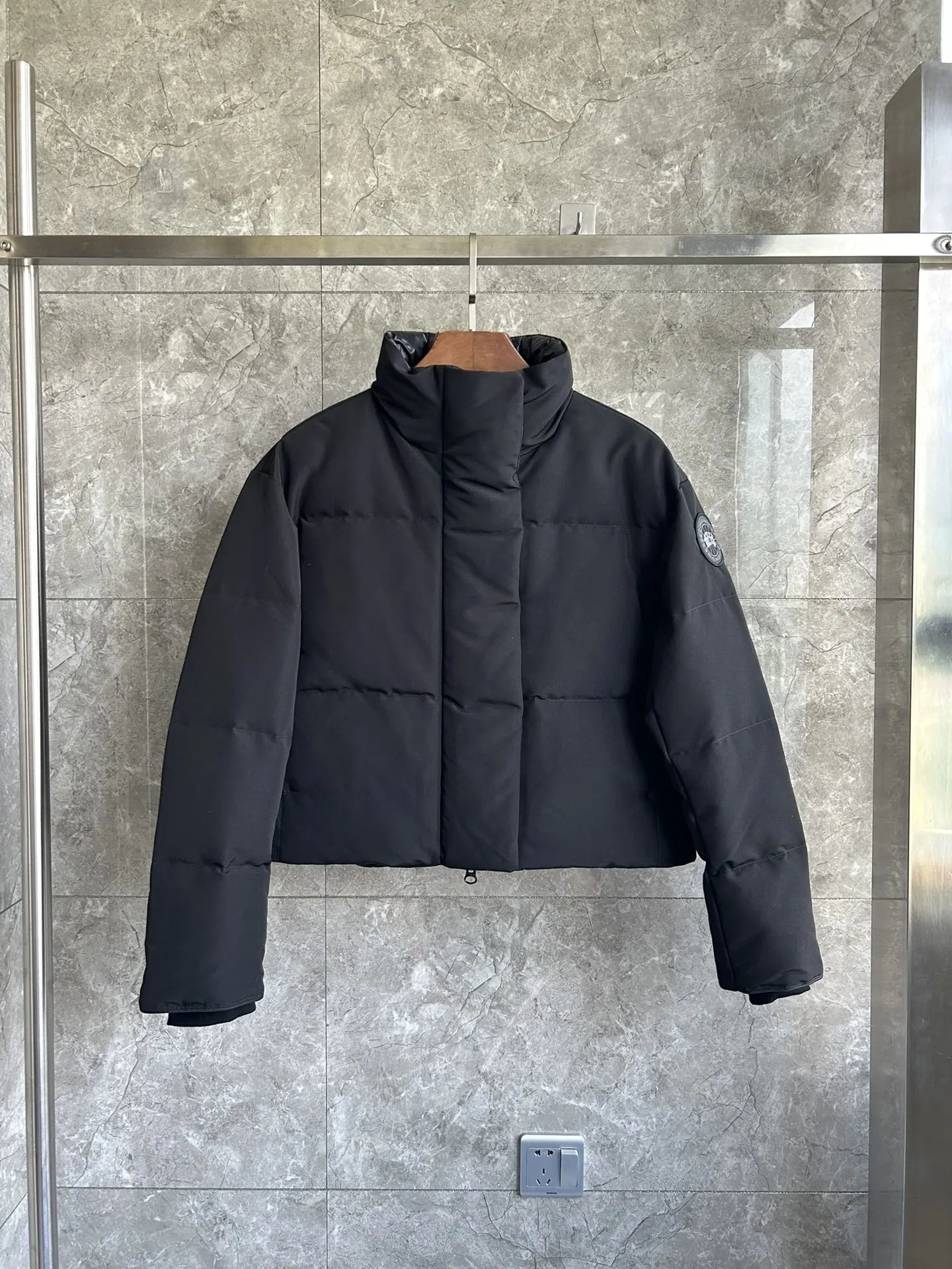 黑色  Black