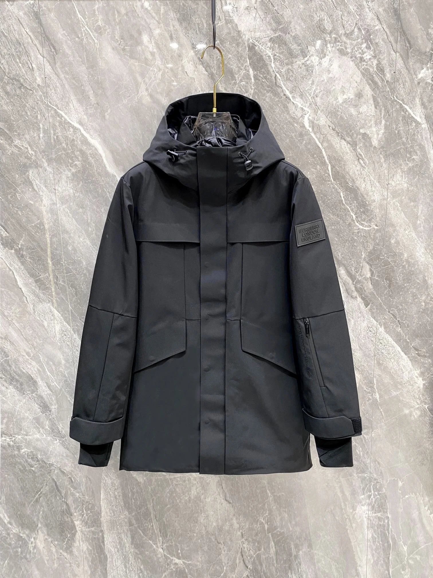 黑色  Black