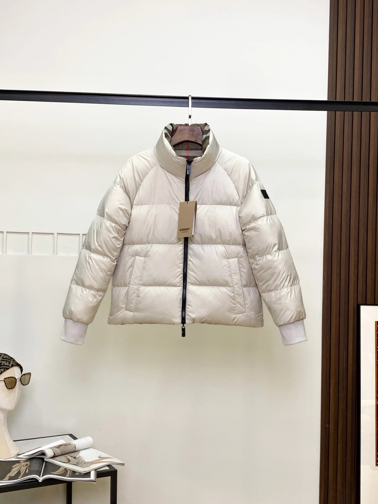 白色White