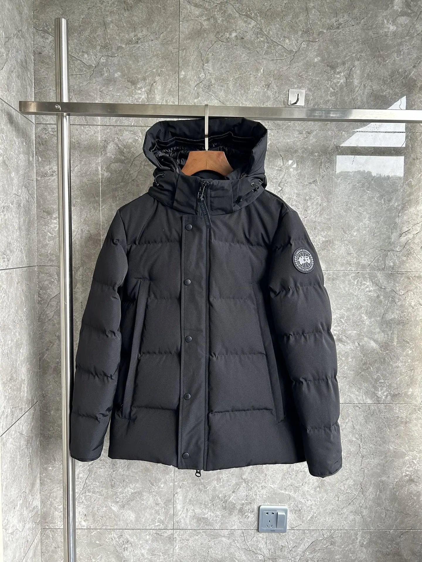 黑色  Black