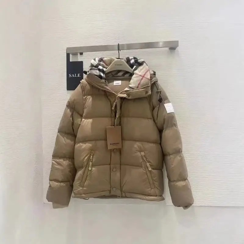 Burberry卡其色 可脱卸（白鸭绒含量95%）