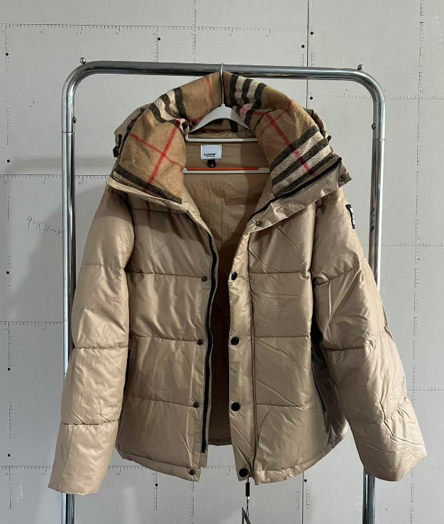 Burberry 卡其红格