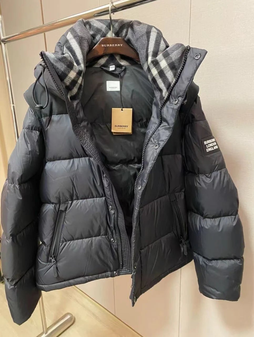 Burberry热门款 黑色 白鸭绒