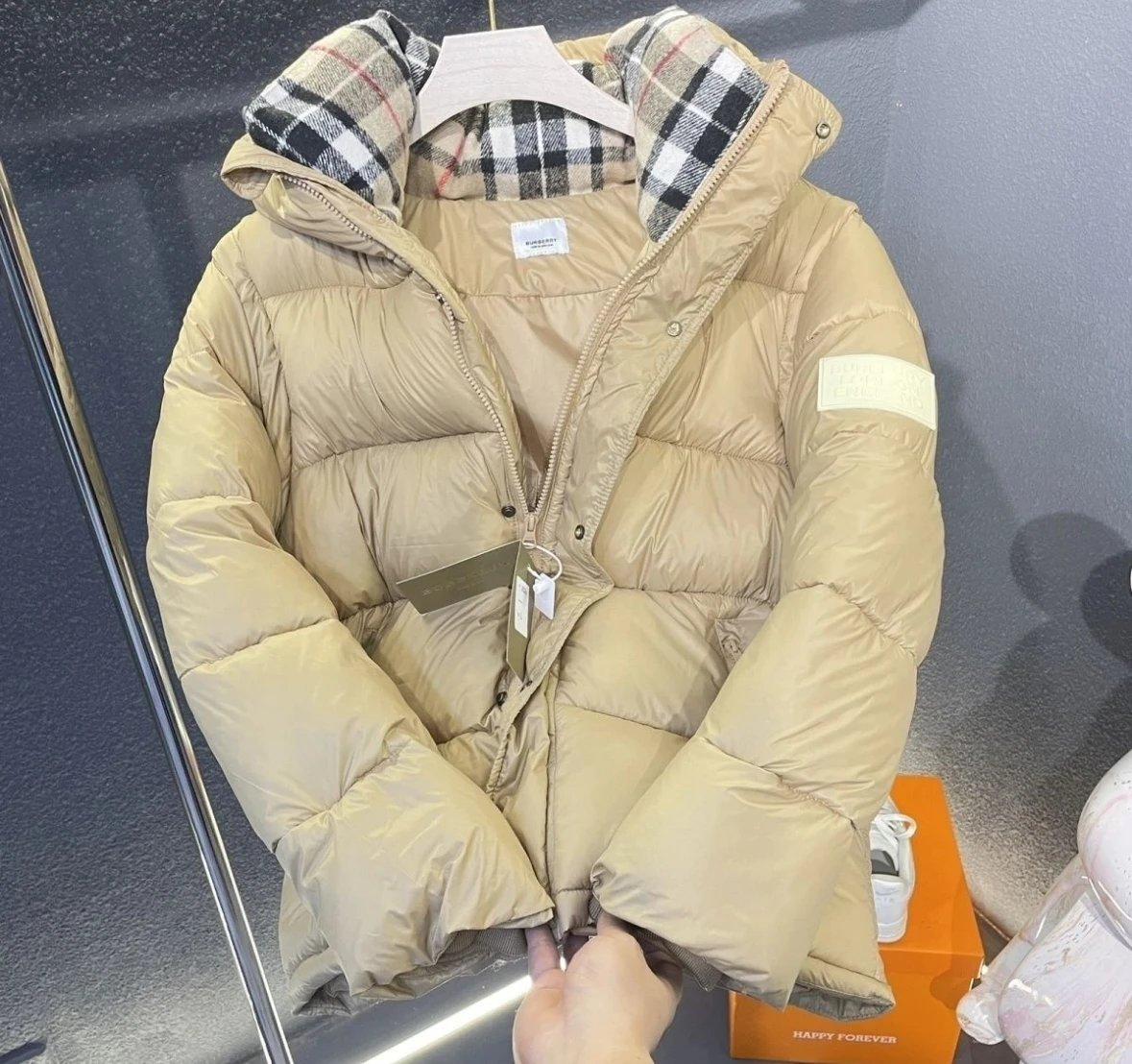 Burberry卡其色