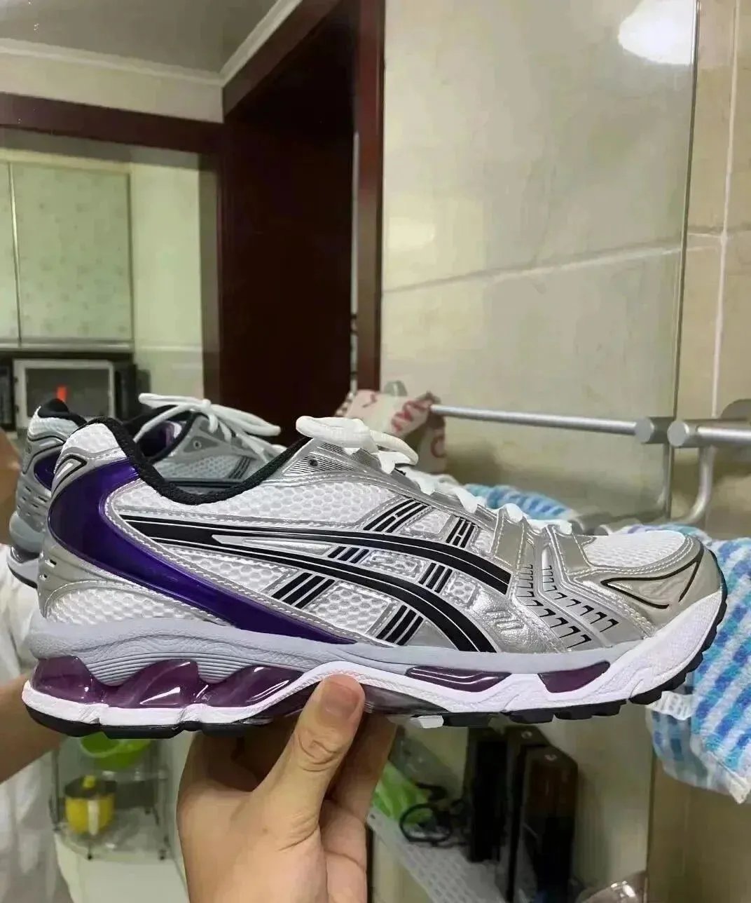 1201A056-111 白紫