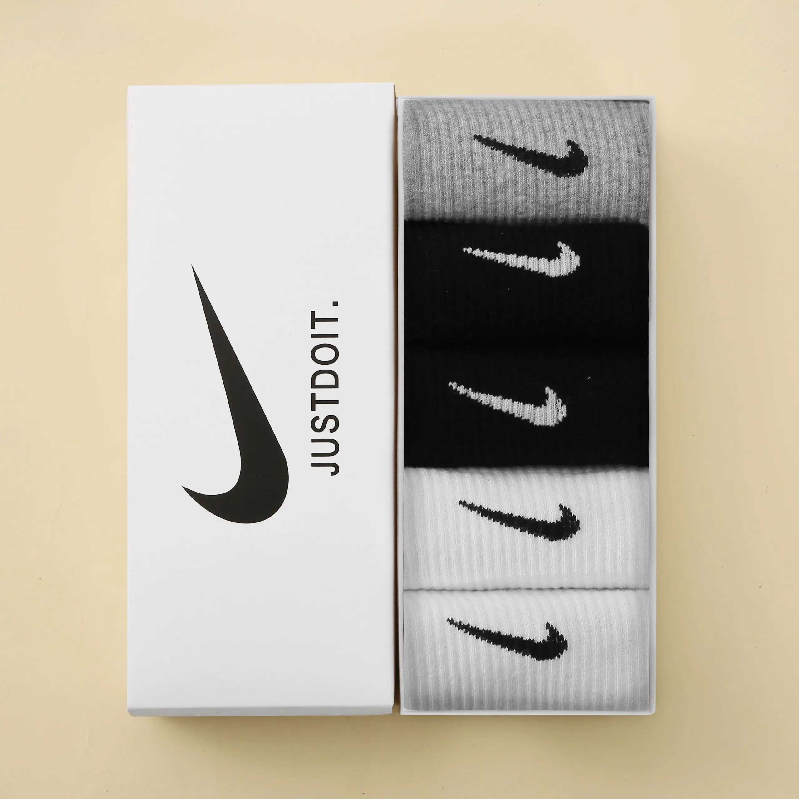 5 pairs【2black+2white+1grey】